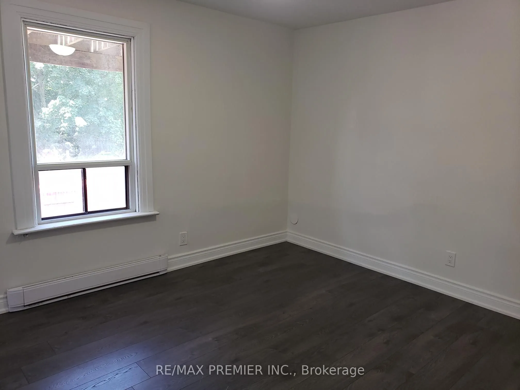 152 Elgin Street E