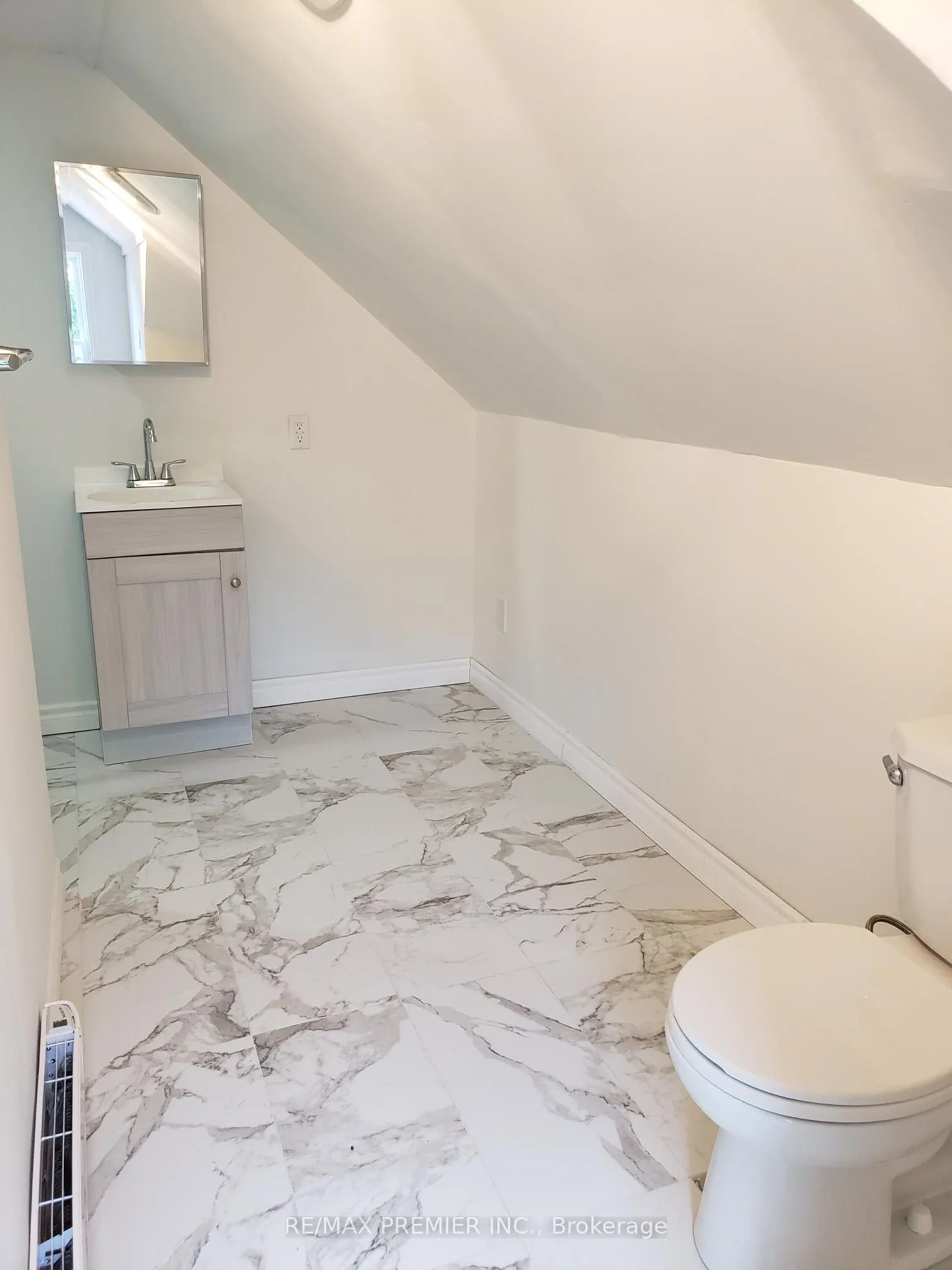 152 Elgin Street E