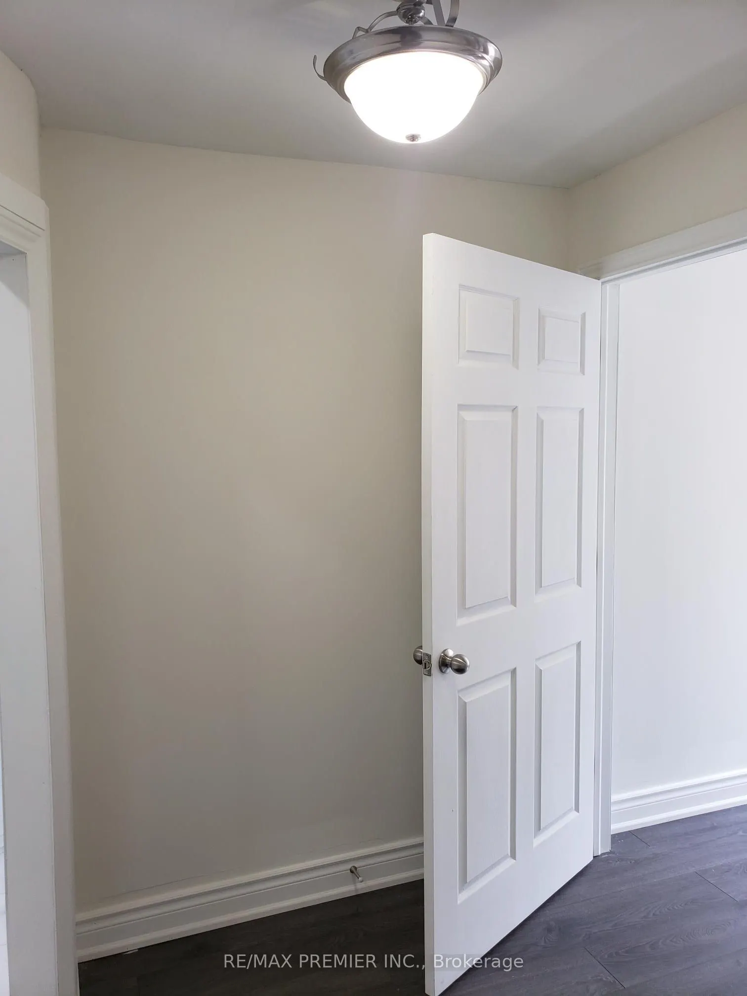 152 Elgin Street E