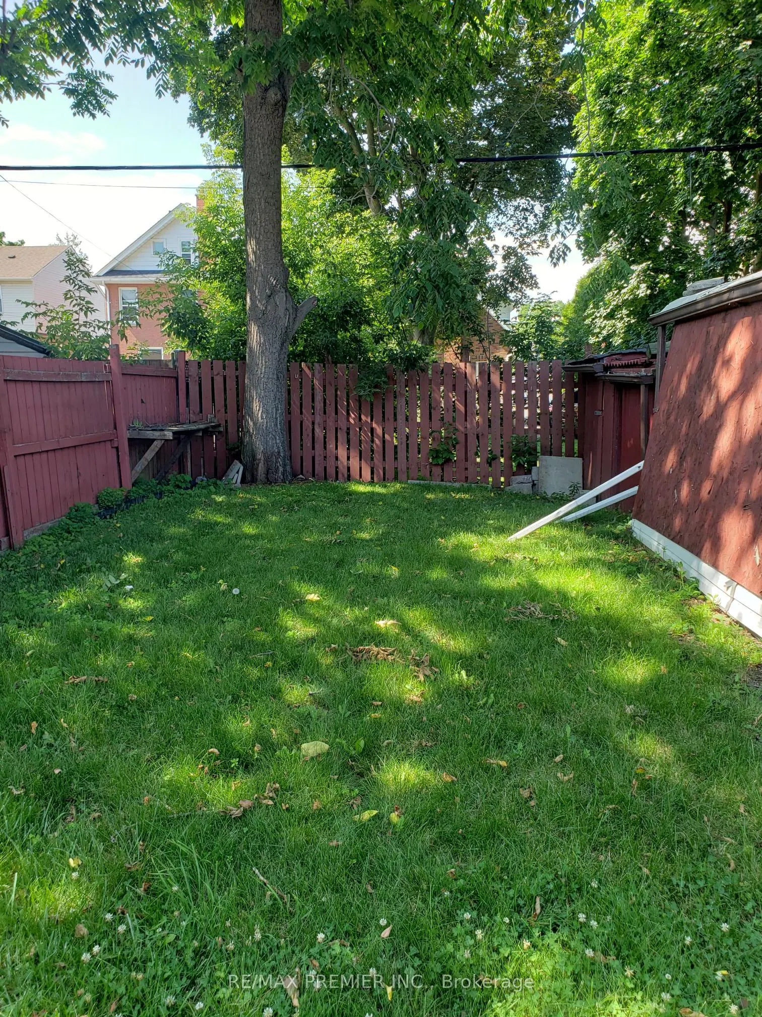 152 Elgin Street E