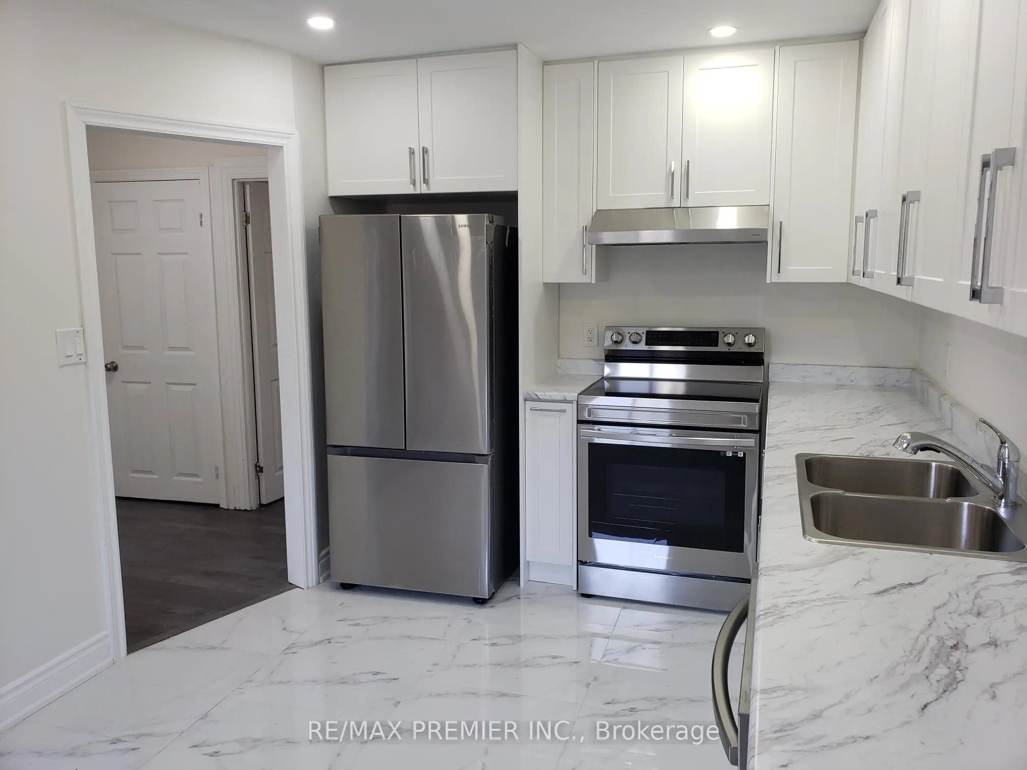 152 Elgin Street E