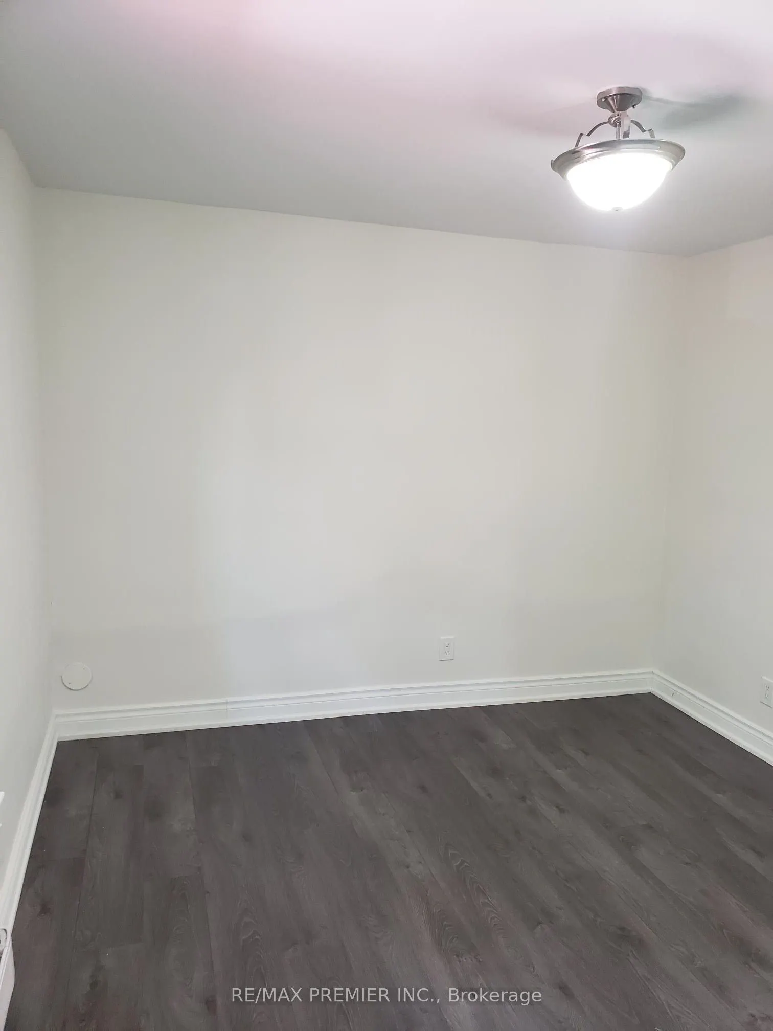 152 Elgin Street E