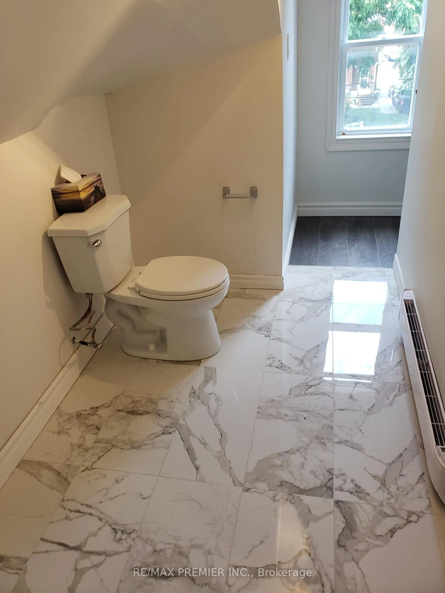 152 Elgin Street E