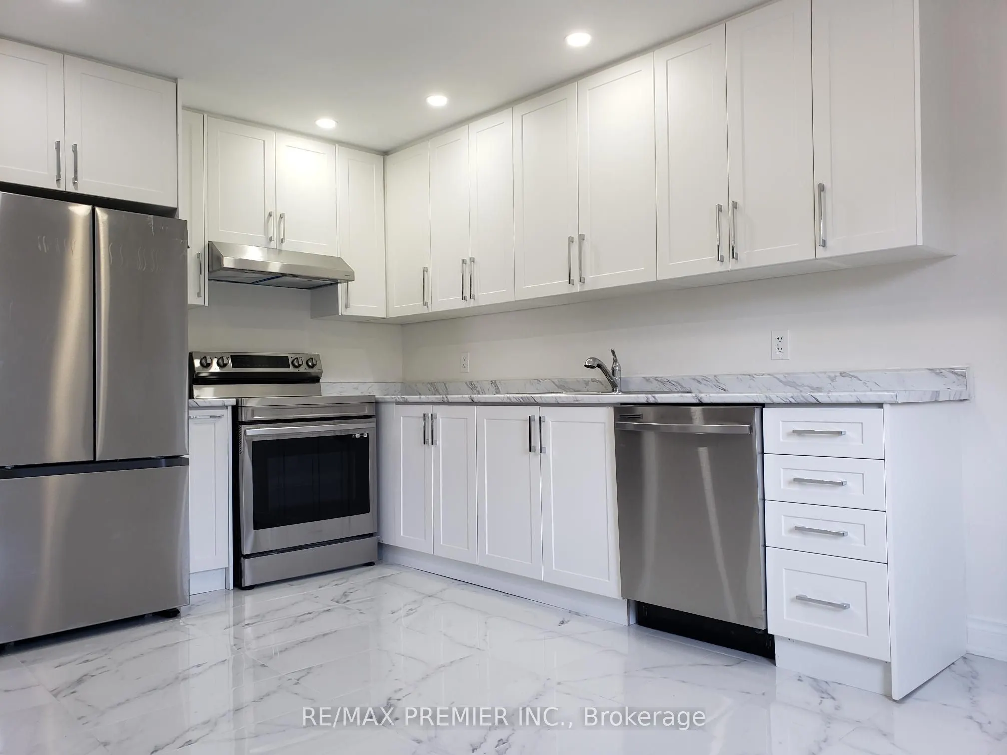 152 Elgin Street E