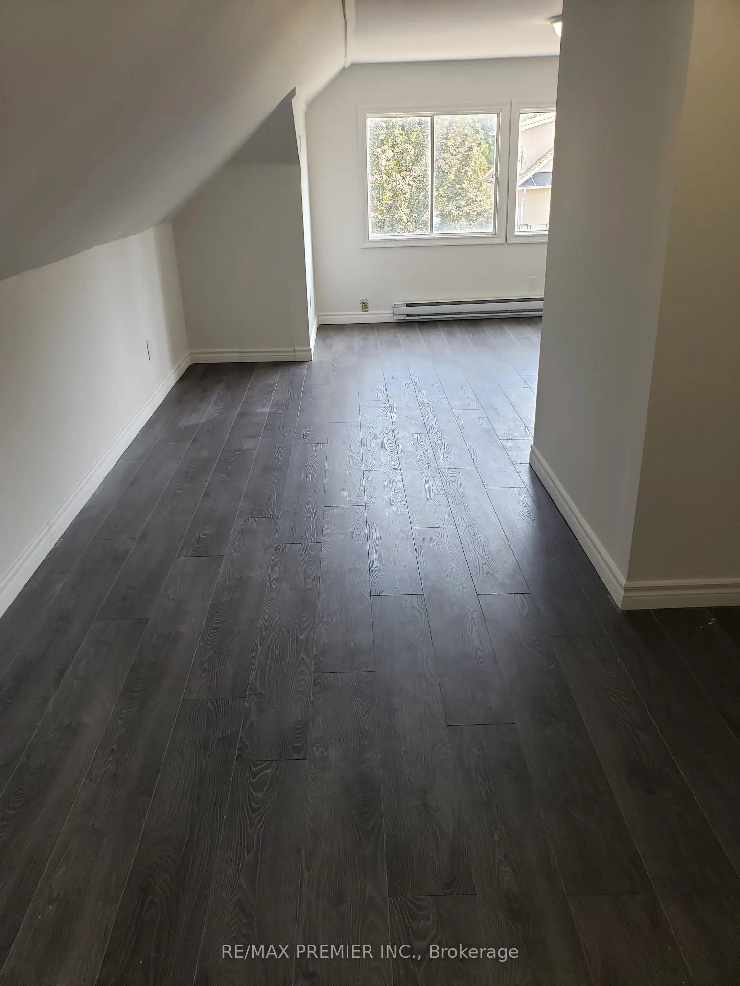 152 Elgin Street E