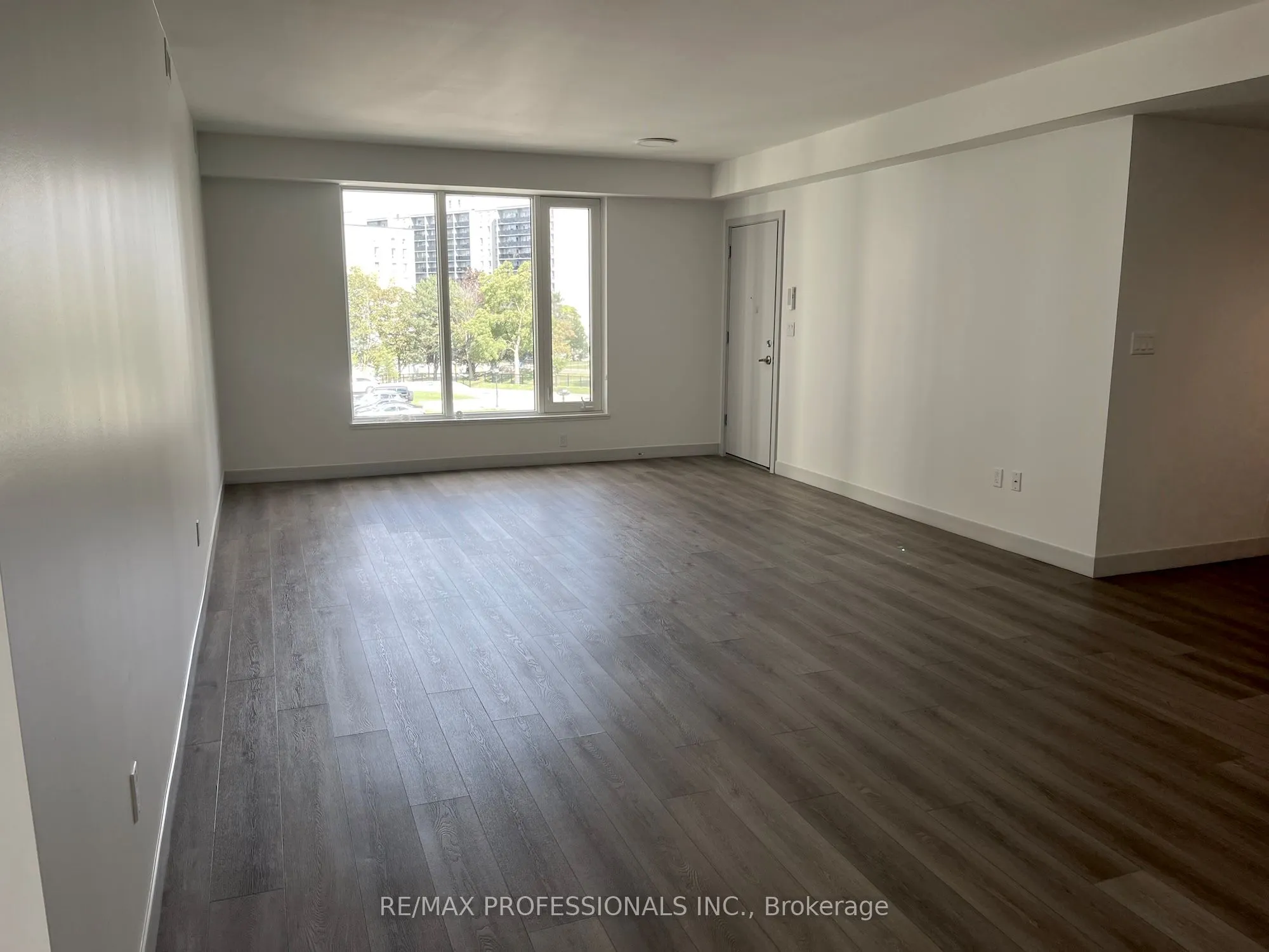 37 Antrim Crescent, #201