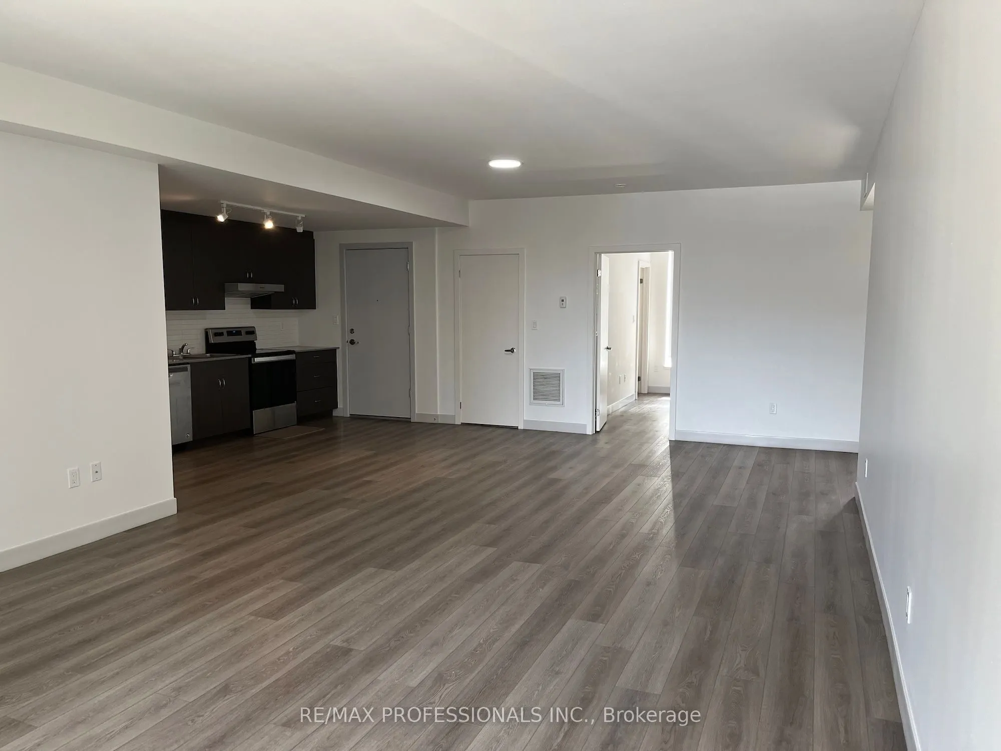 37 Antrim Crescent, #201