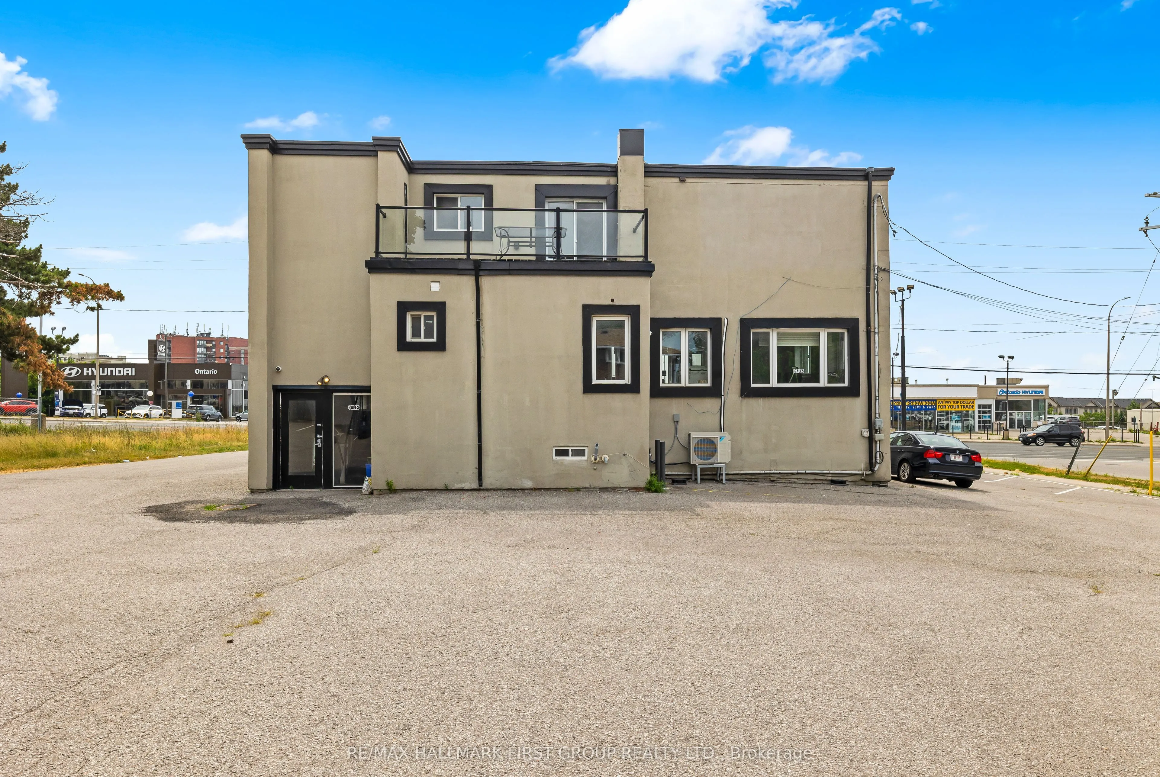 1400 Dundas Street E