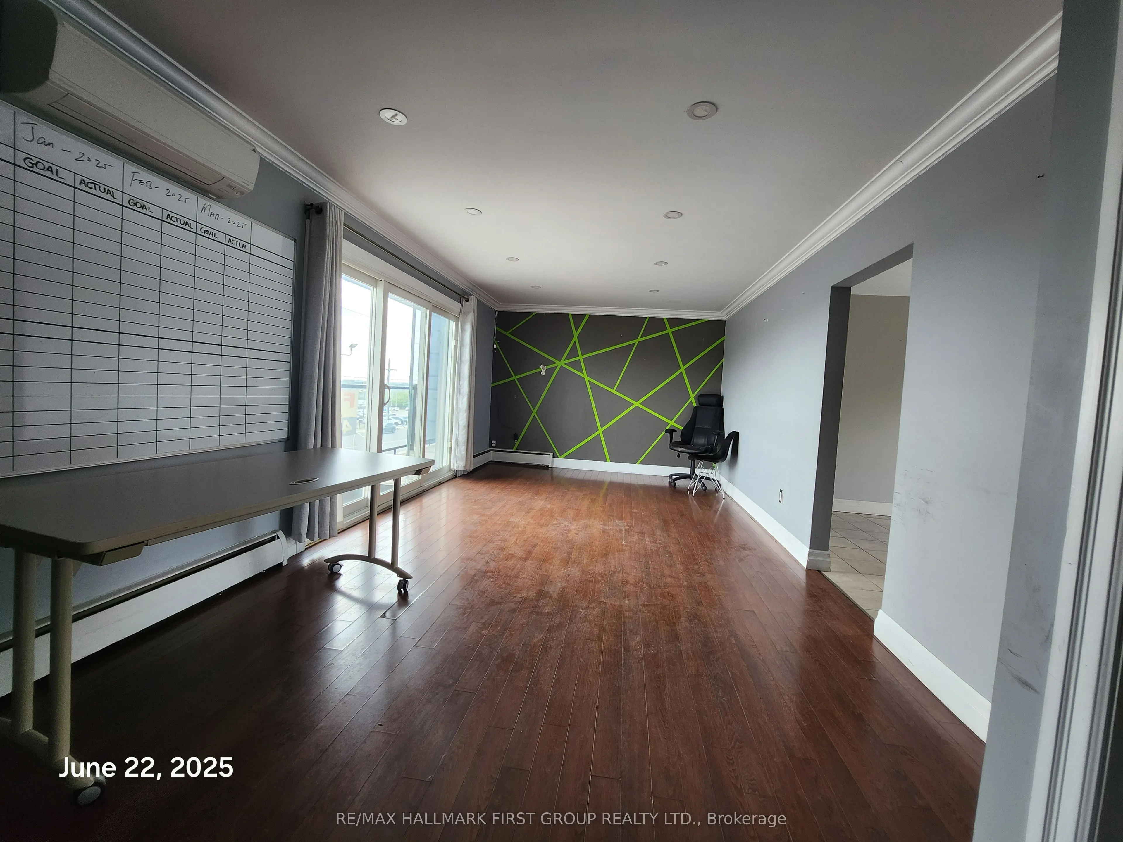 1400 Dundas Street E