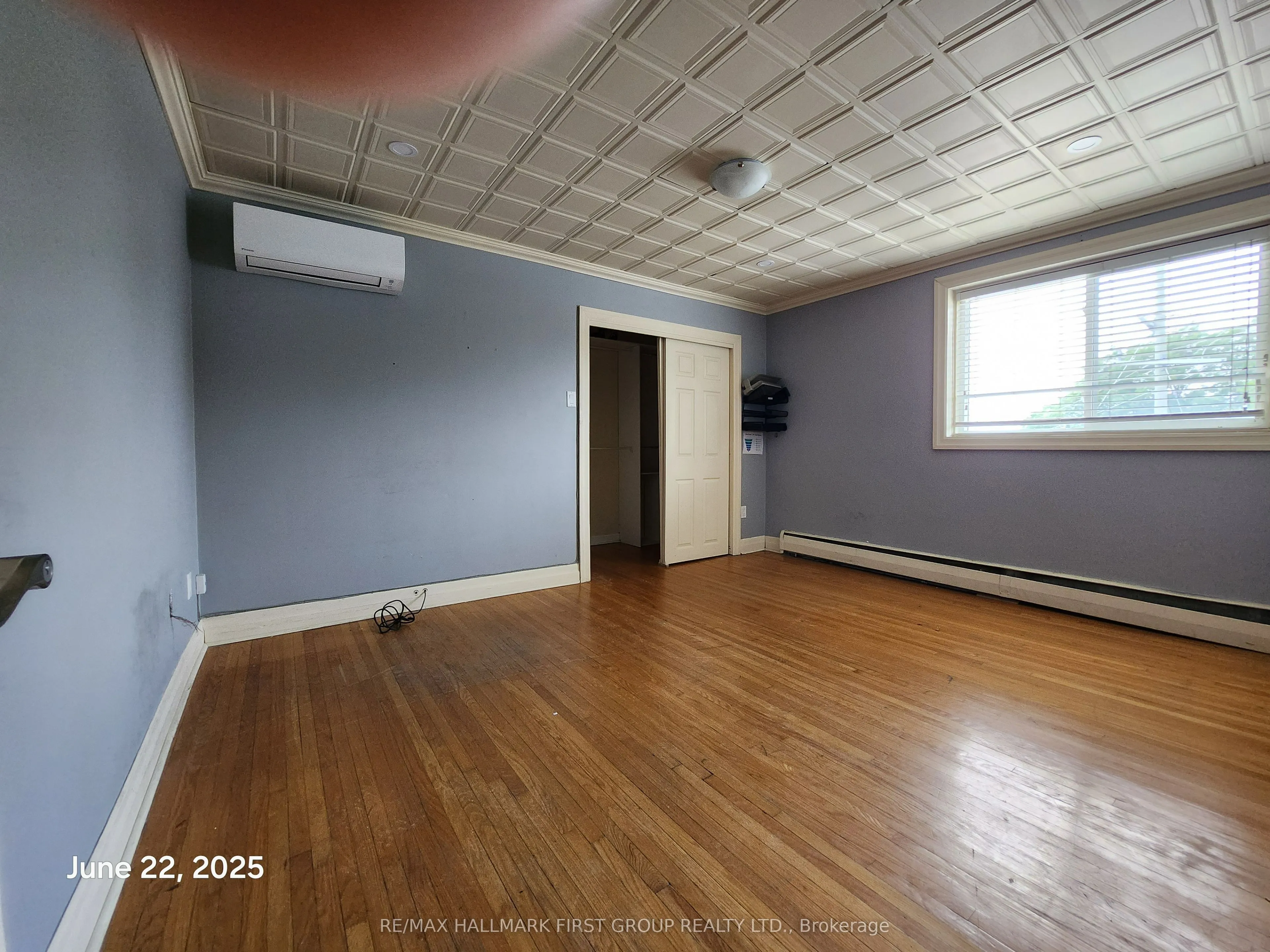 1400 Dundas Street E
