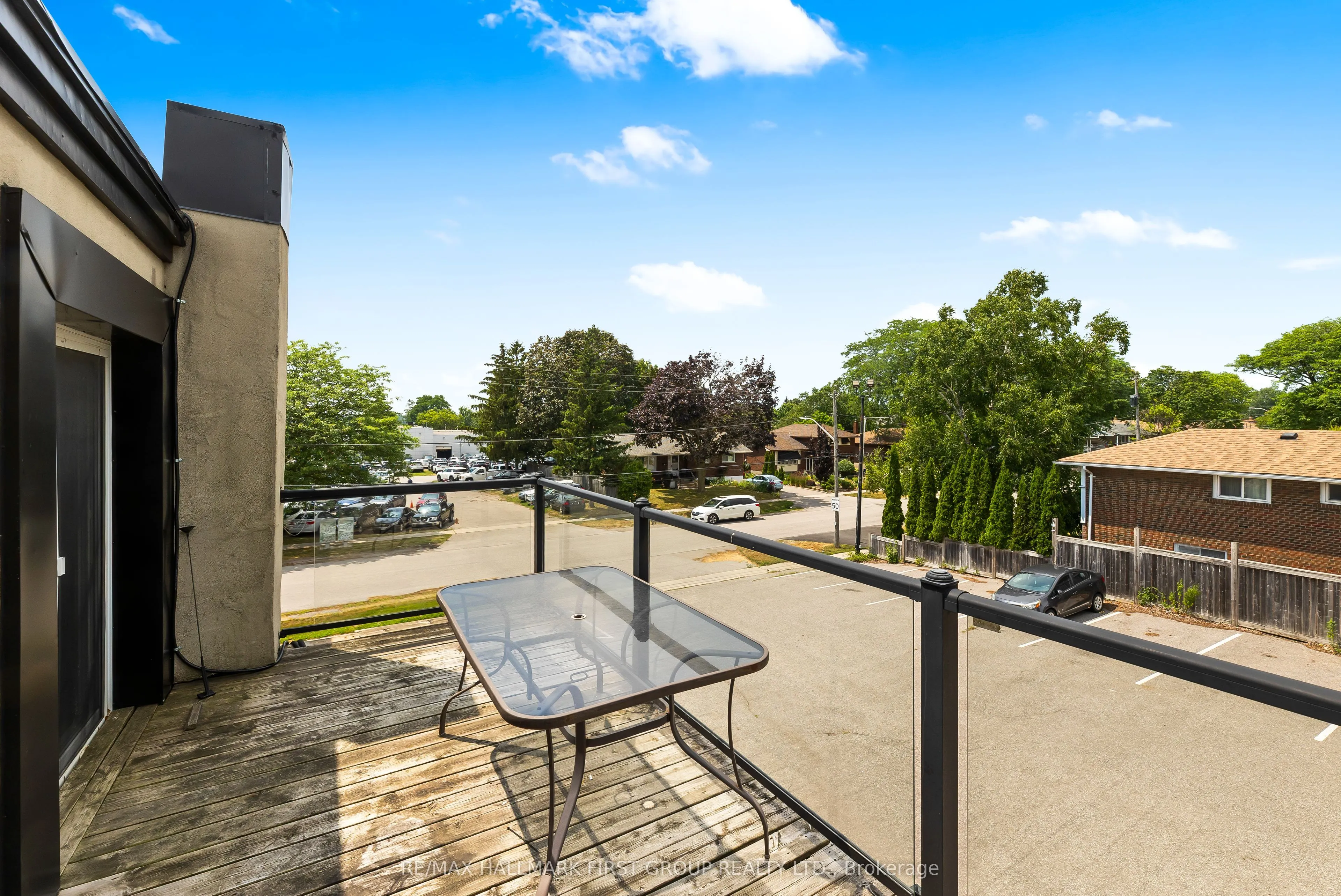 1400 Dundas Street E