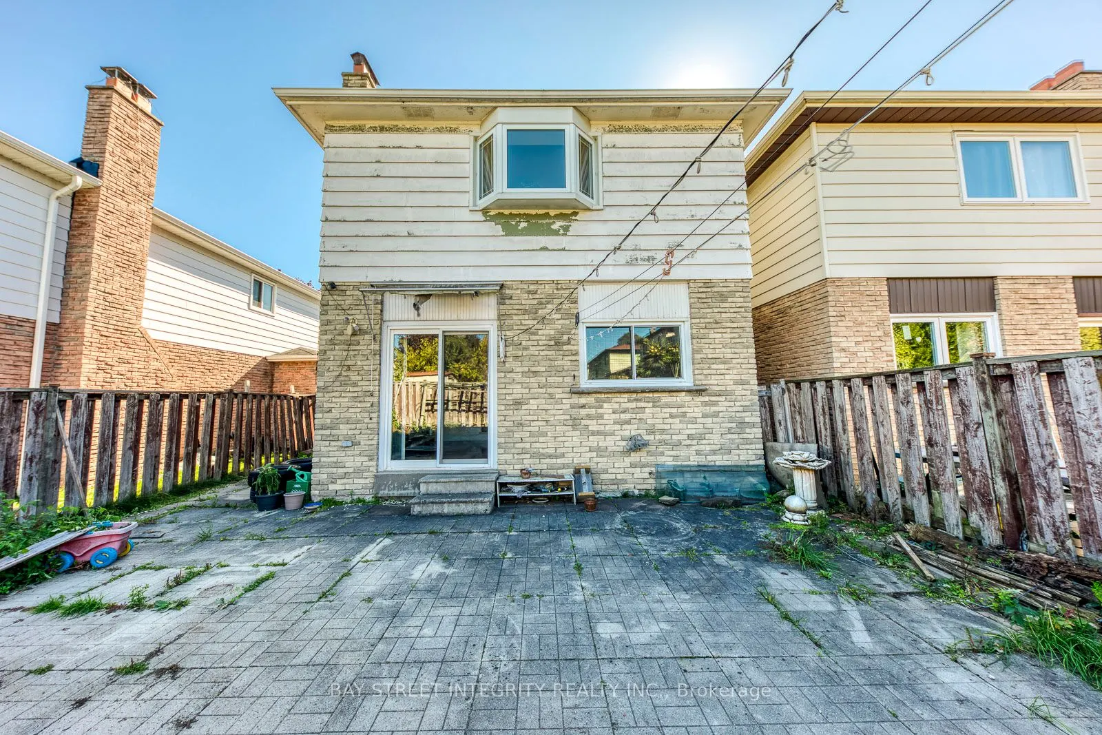 200 Invergordon Avenue