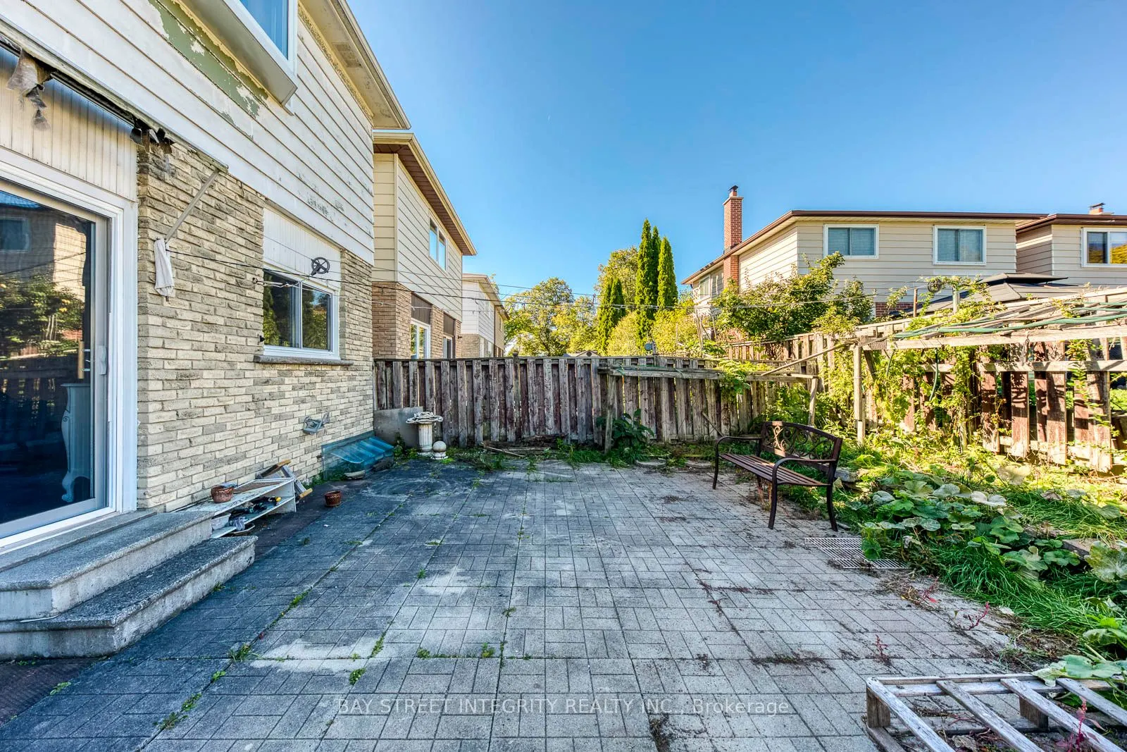 200 Invergordon Avenue