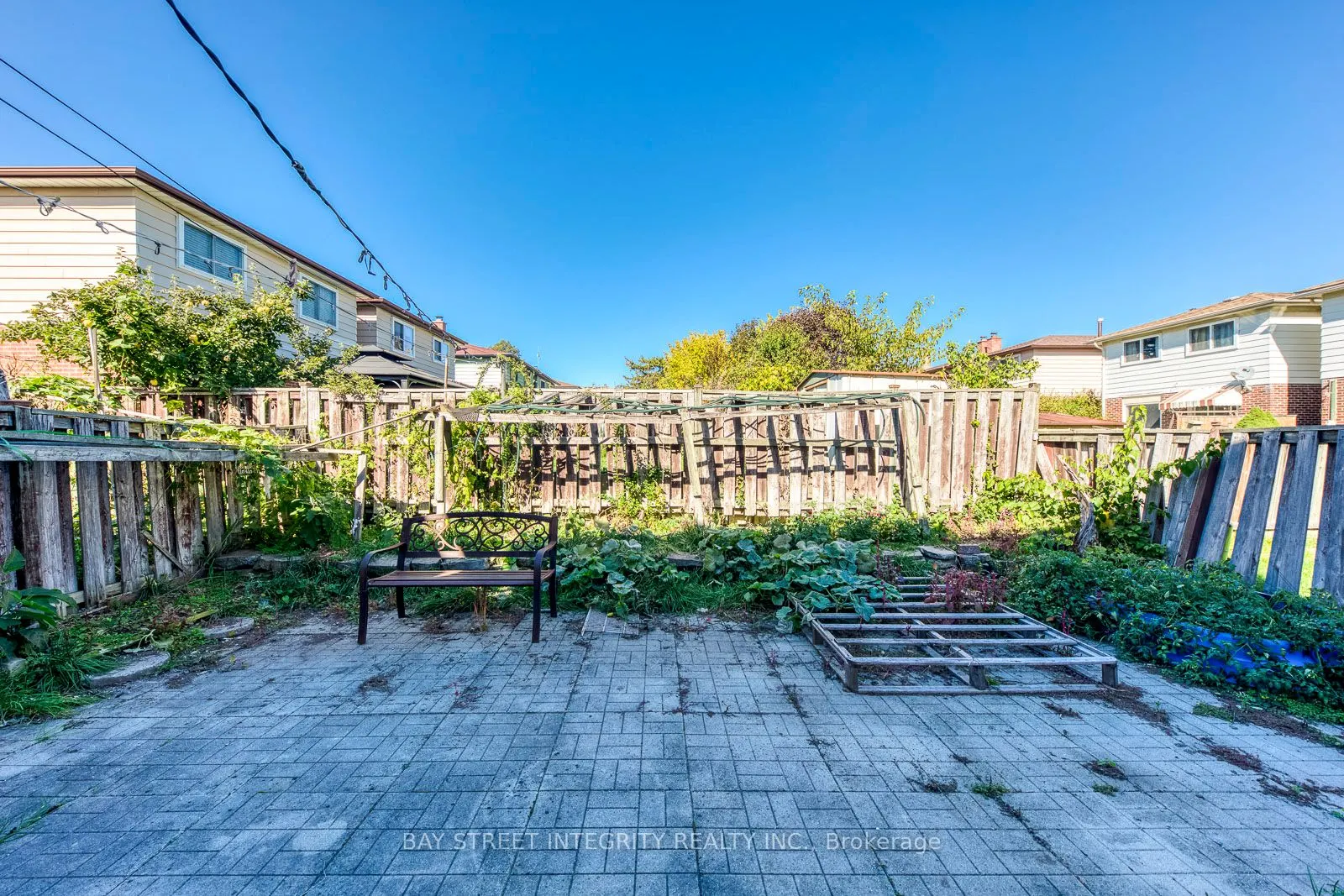 200 Invergordon Avenue