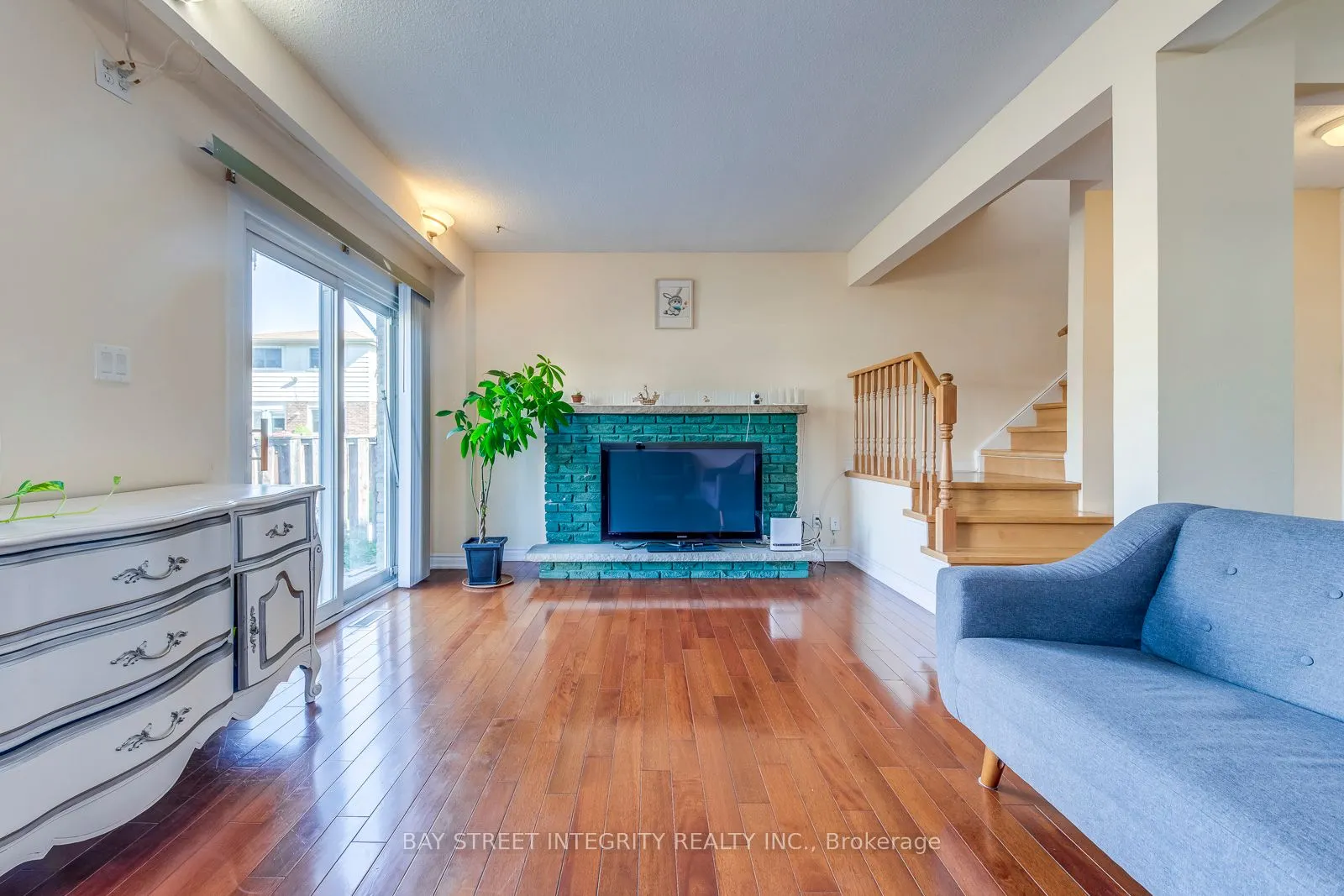 200 Invergordon Avenue