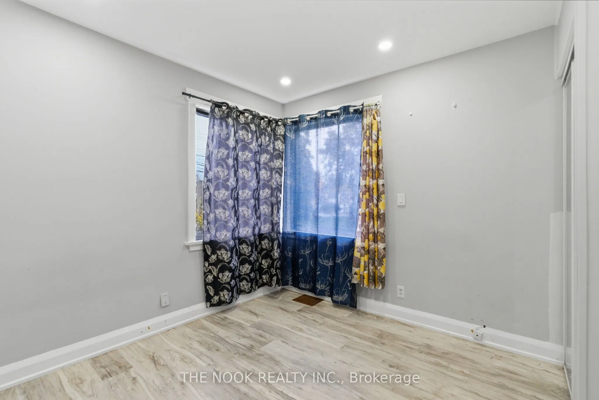 1496 Simcoe Street N