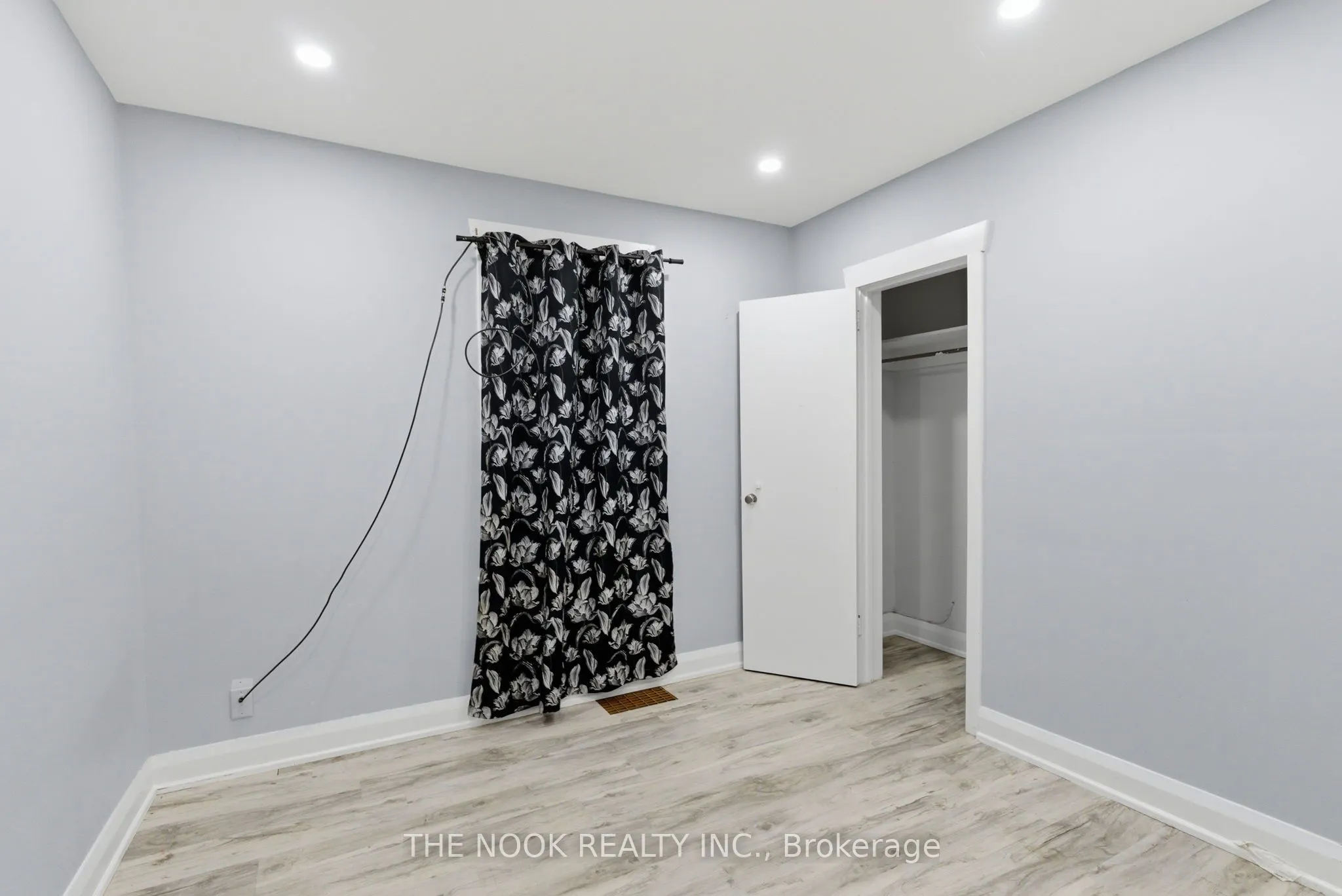 1496 Simcoe Street N