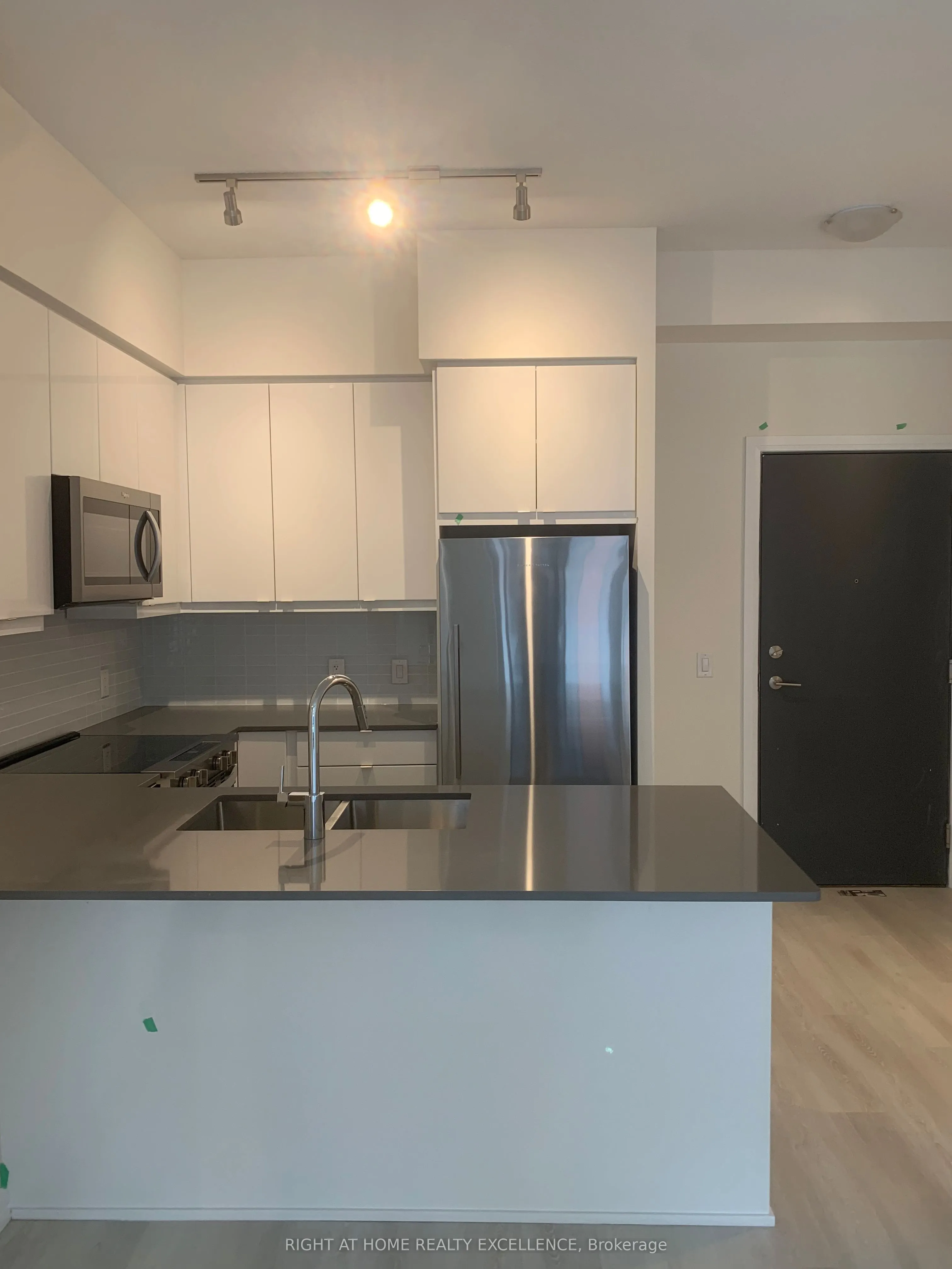 3260 Sheppard Avenue E, #604