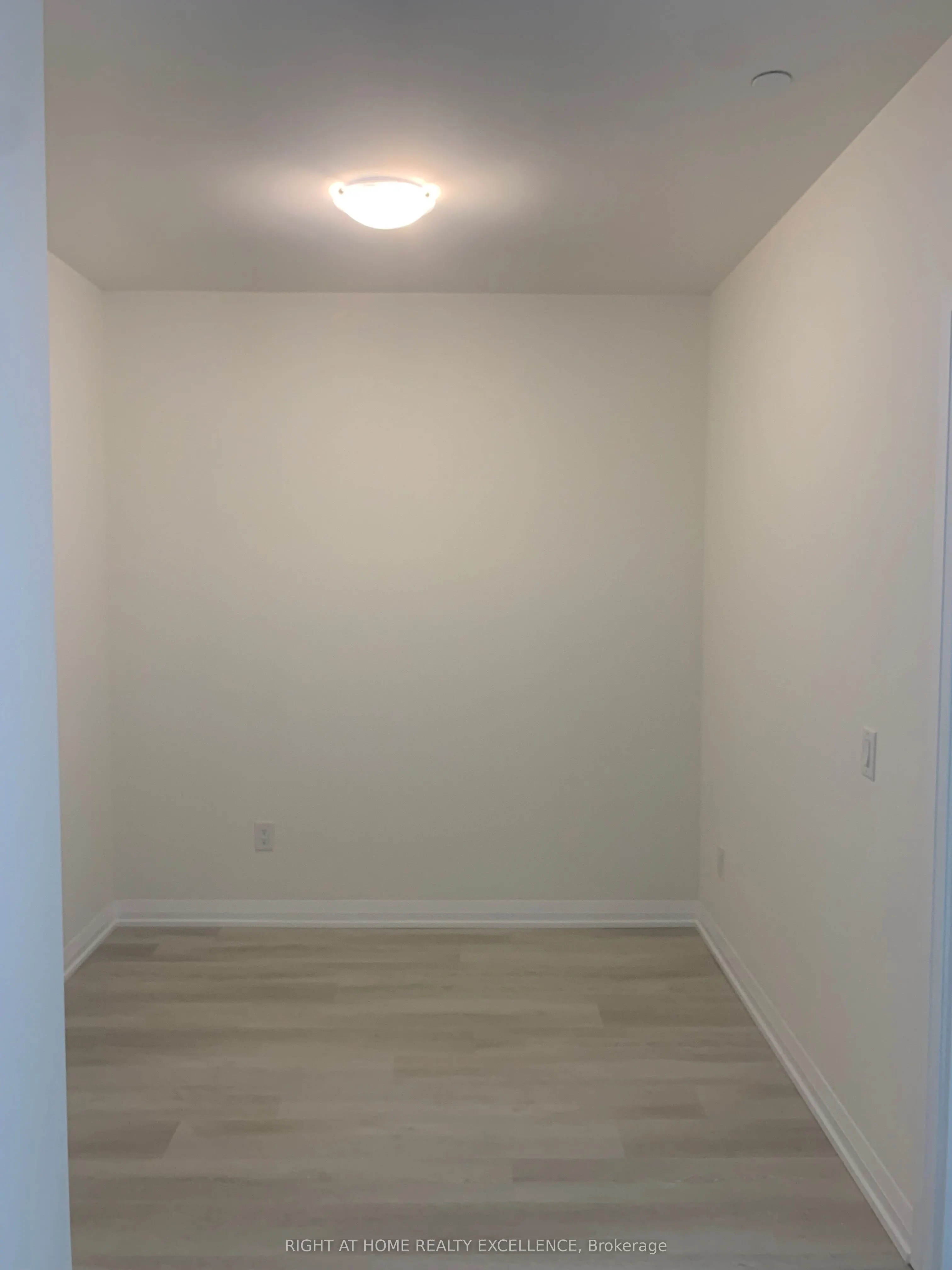 3260 Sheppard Avenue E, #604