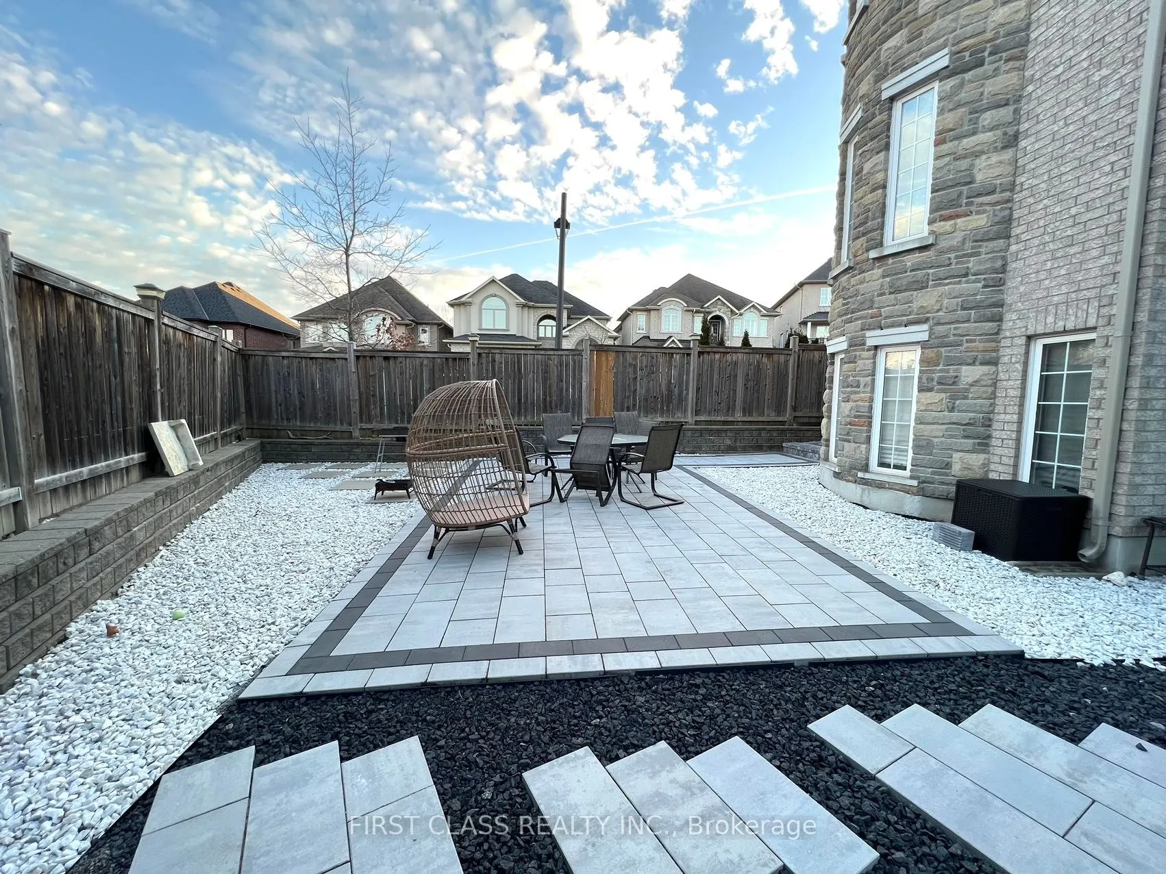 826 Wingarden Crescent