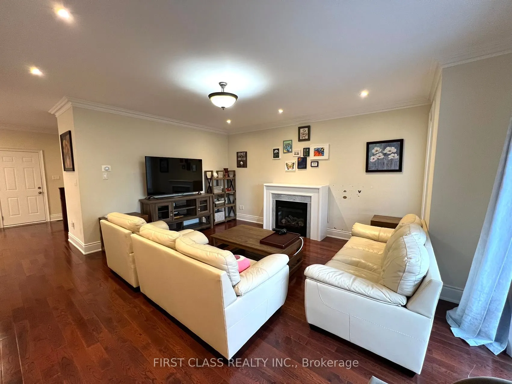 826 Wingarden Crescent