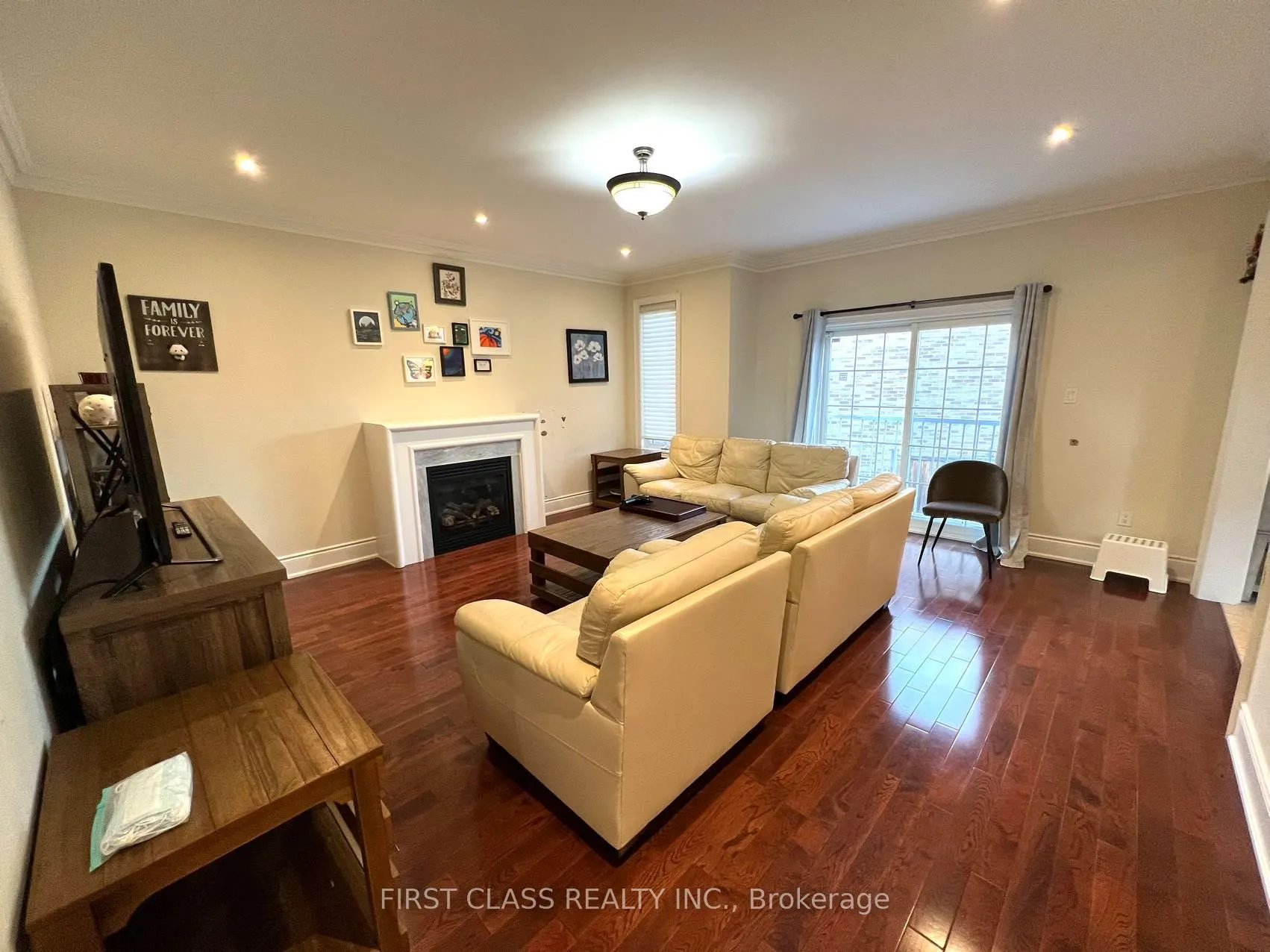 826 Wingarden Crescent