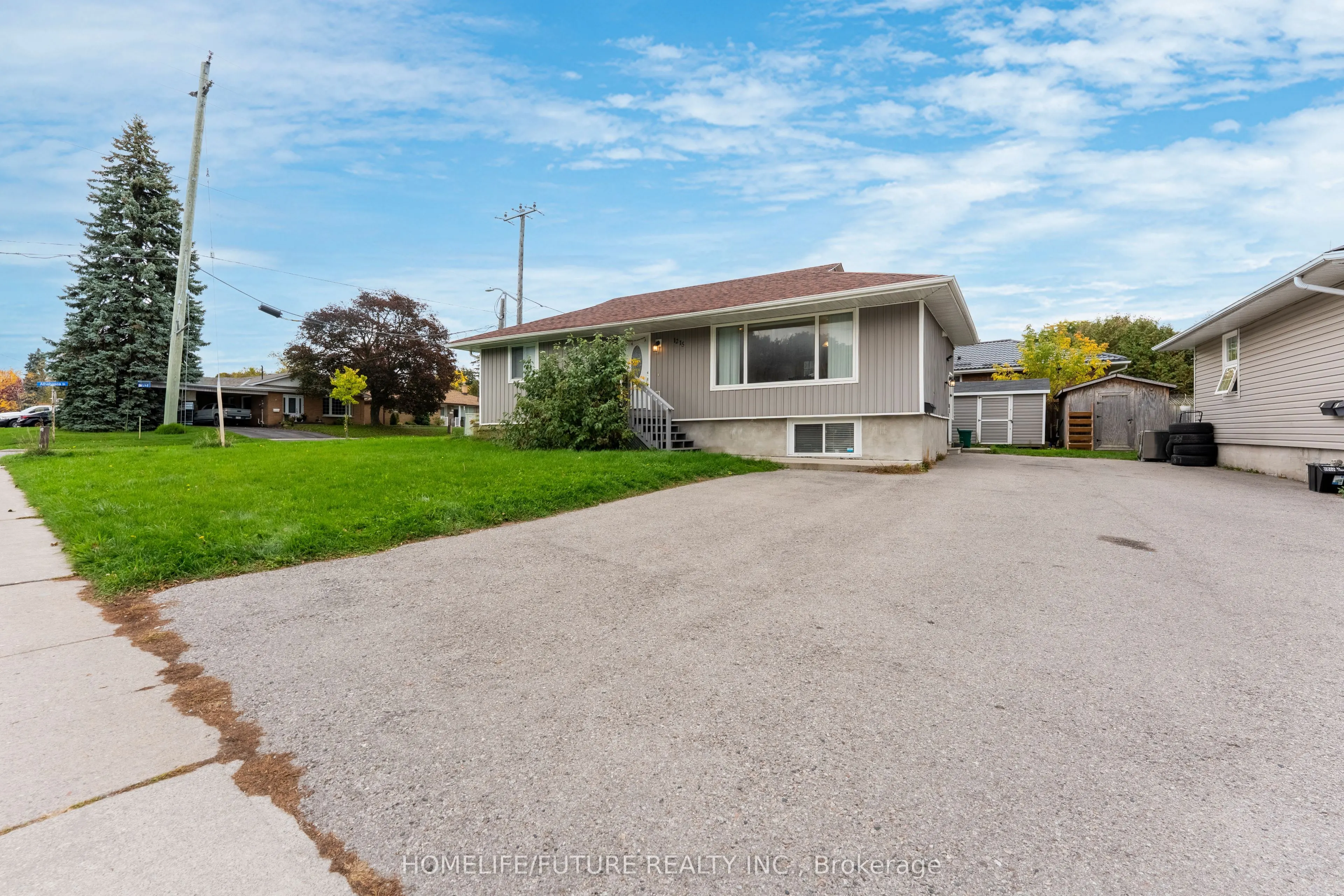 1215 King Street E, #Main