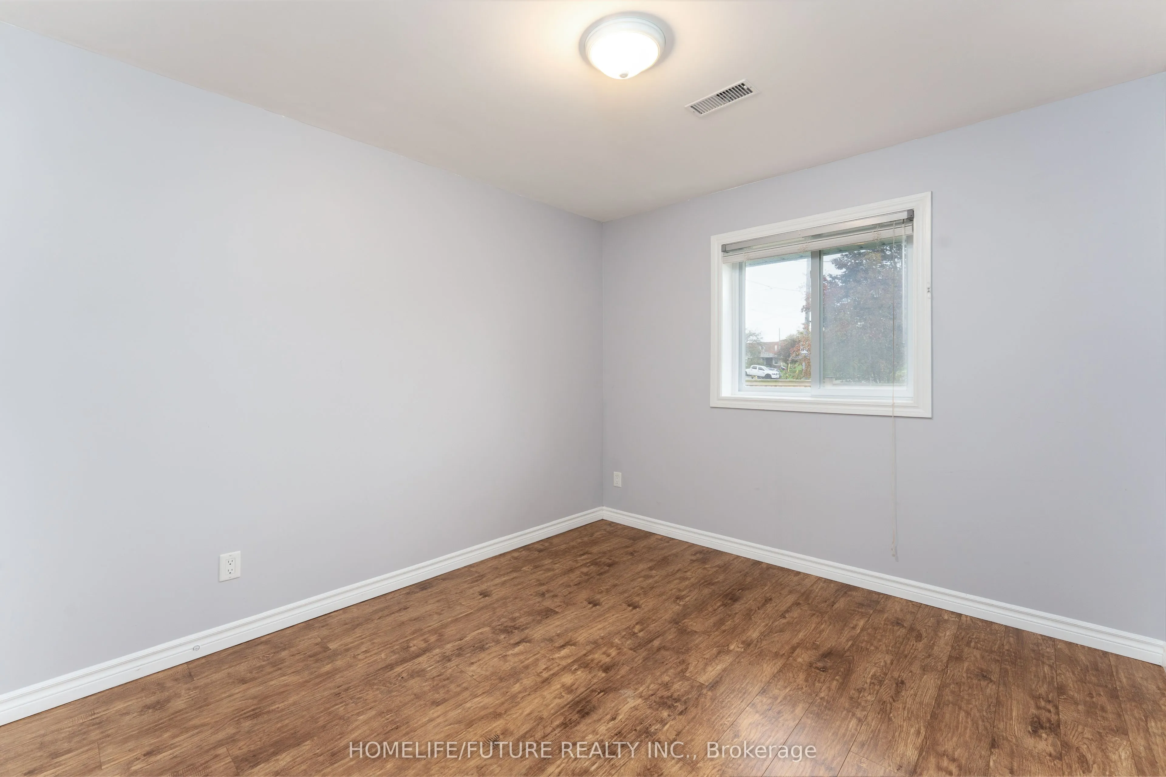1215 King Street E, #Main