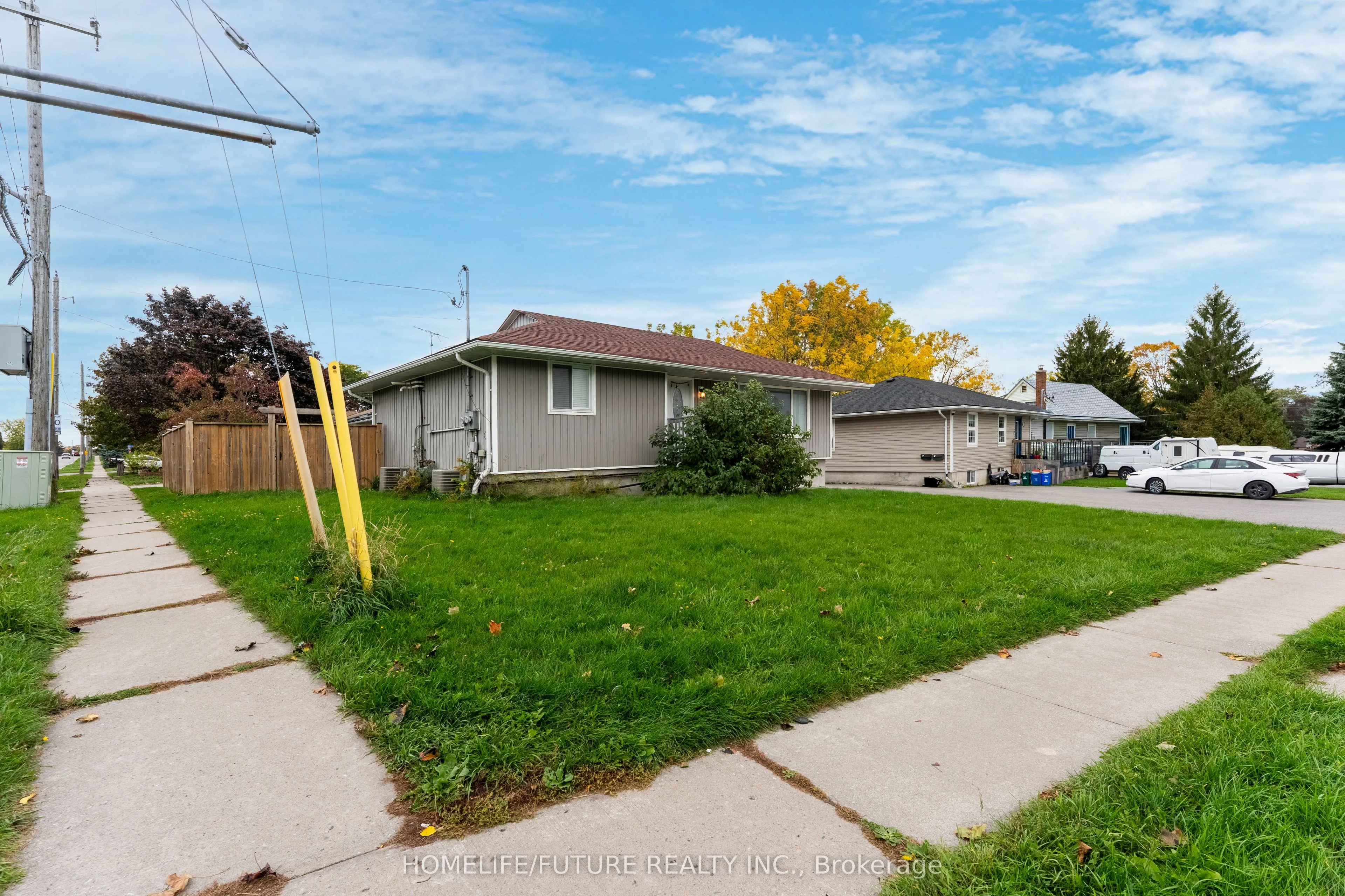 1215 King Street E, #Main
