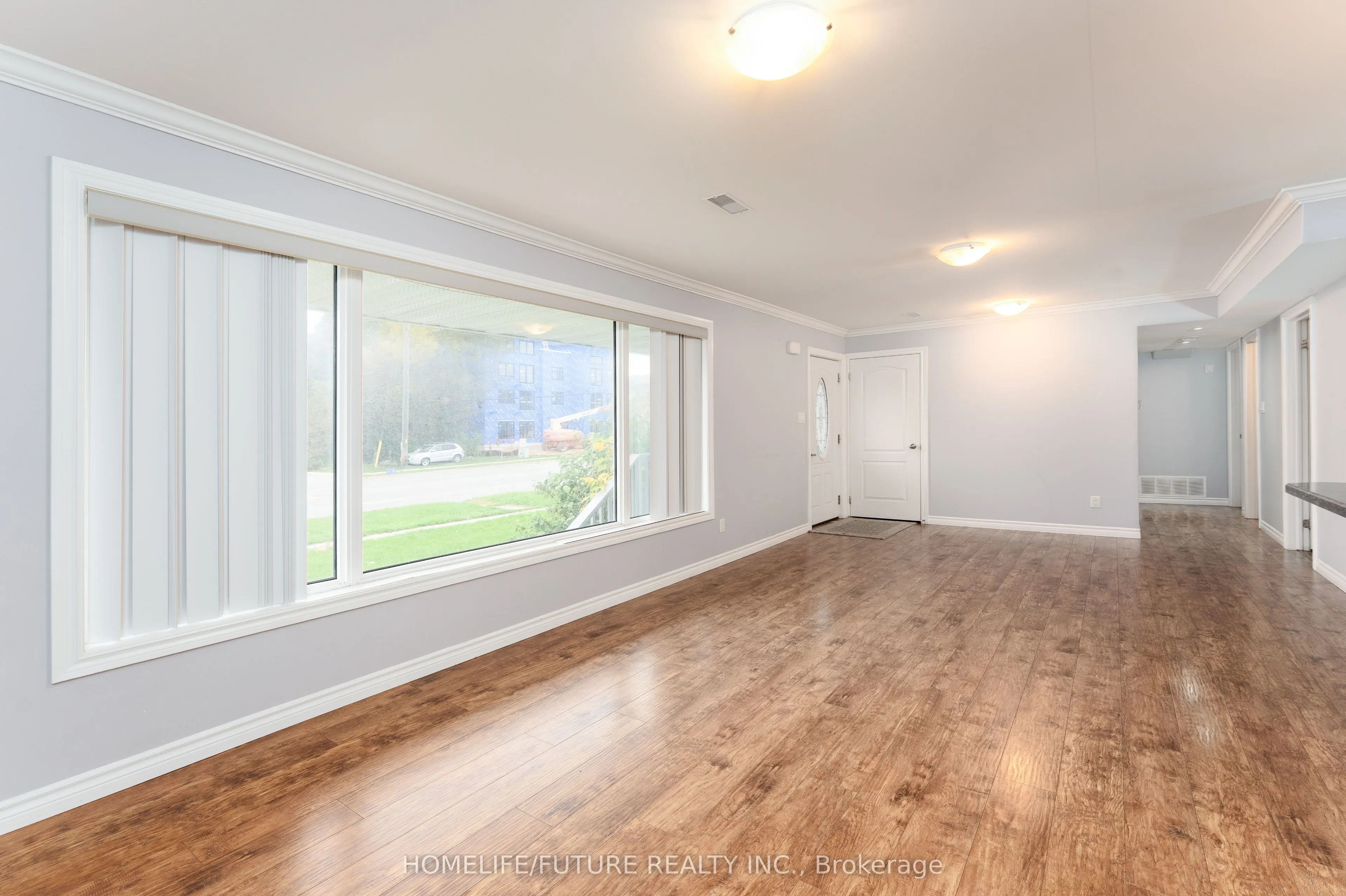 1215 King Street E, #Main