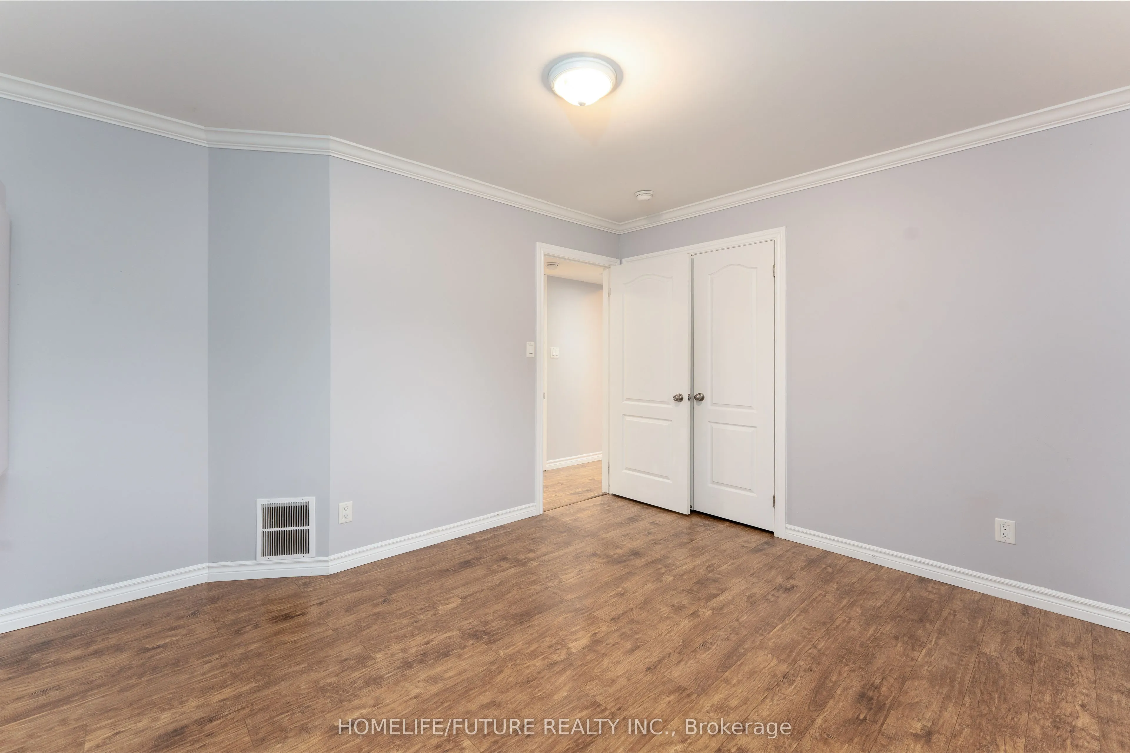 1215 King Street E, #Main