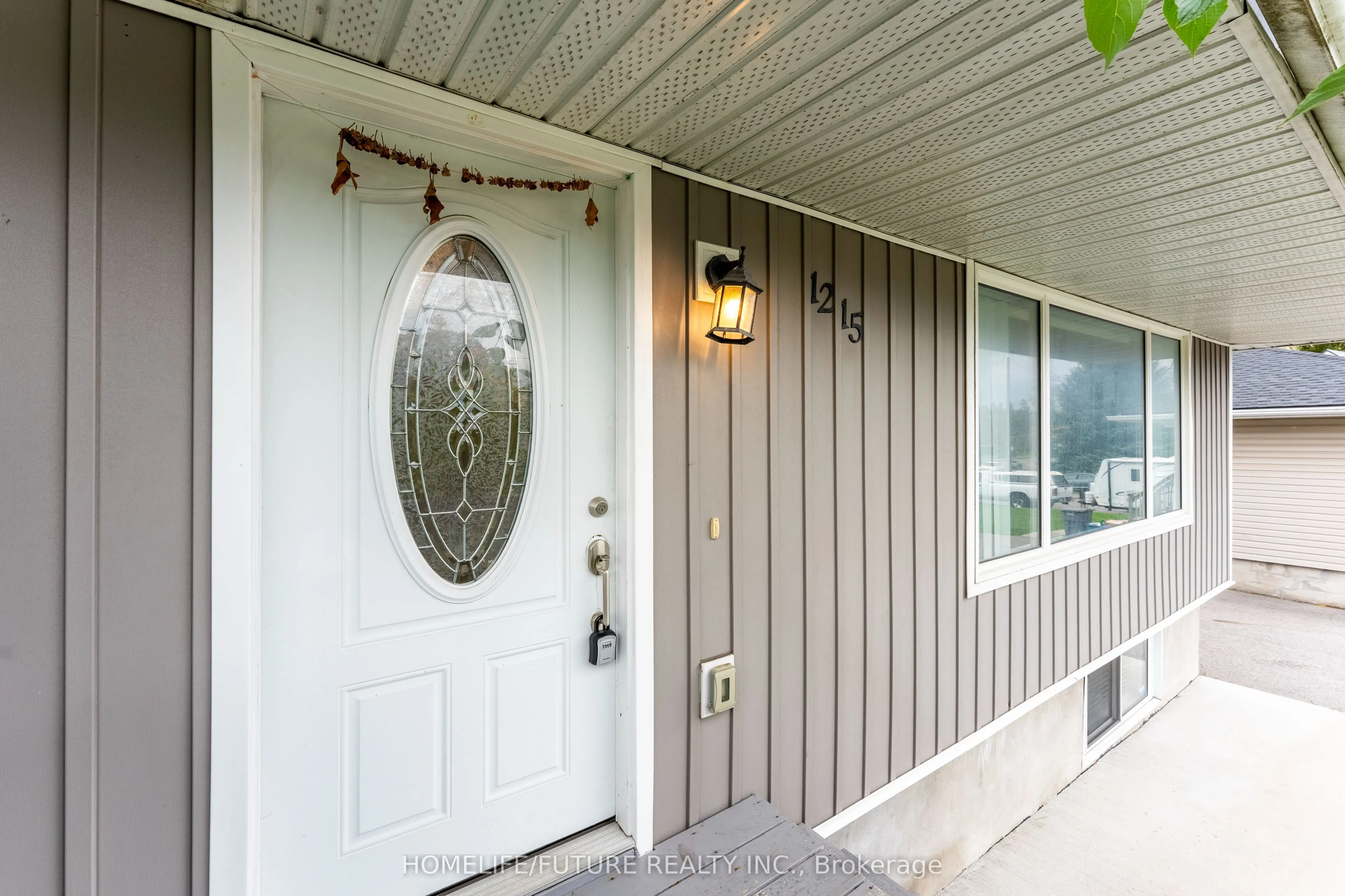 1215 King Street E, #Main
