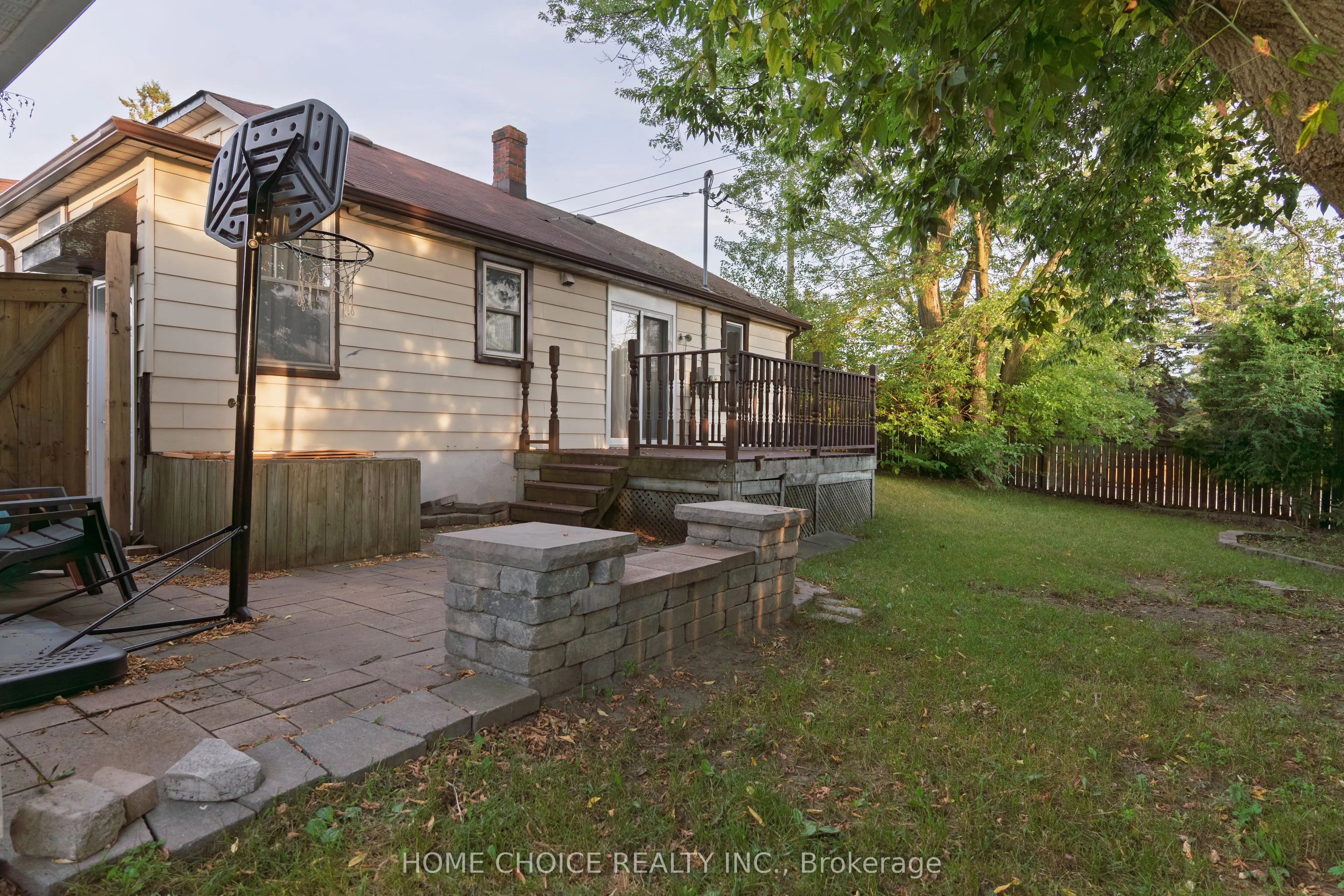 272 Taunton Road W