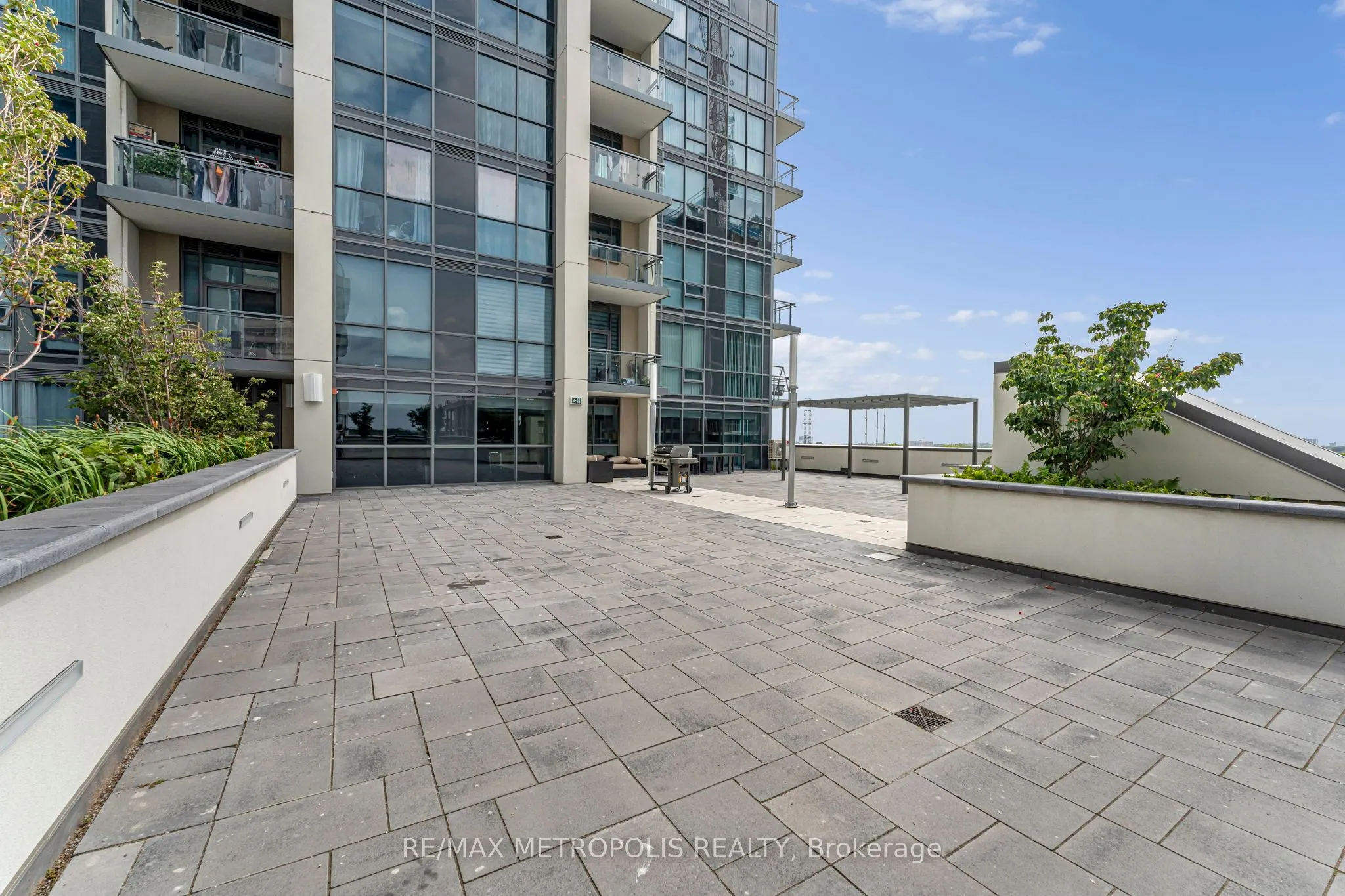 10 Meadowglen Place, #403