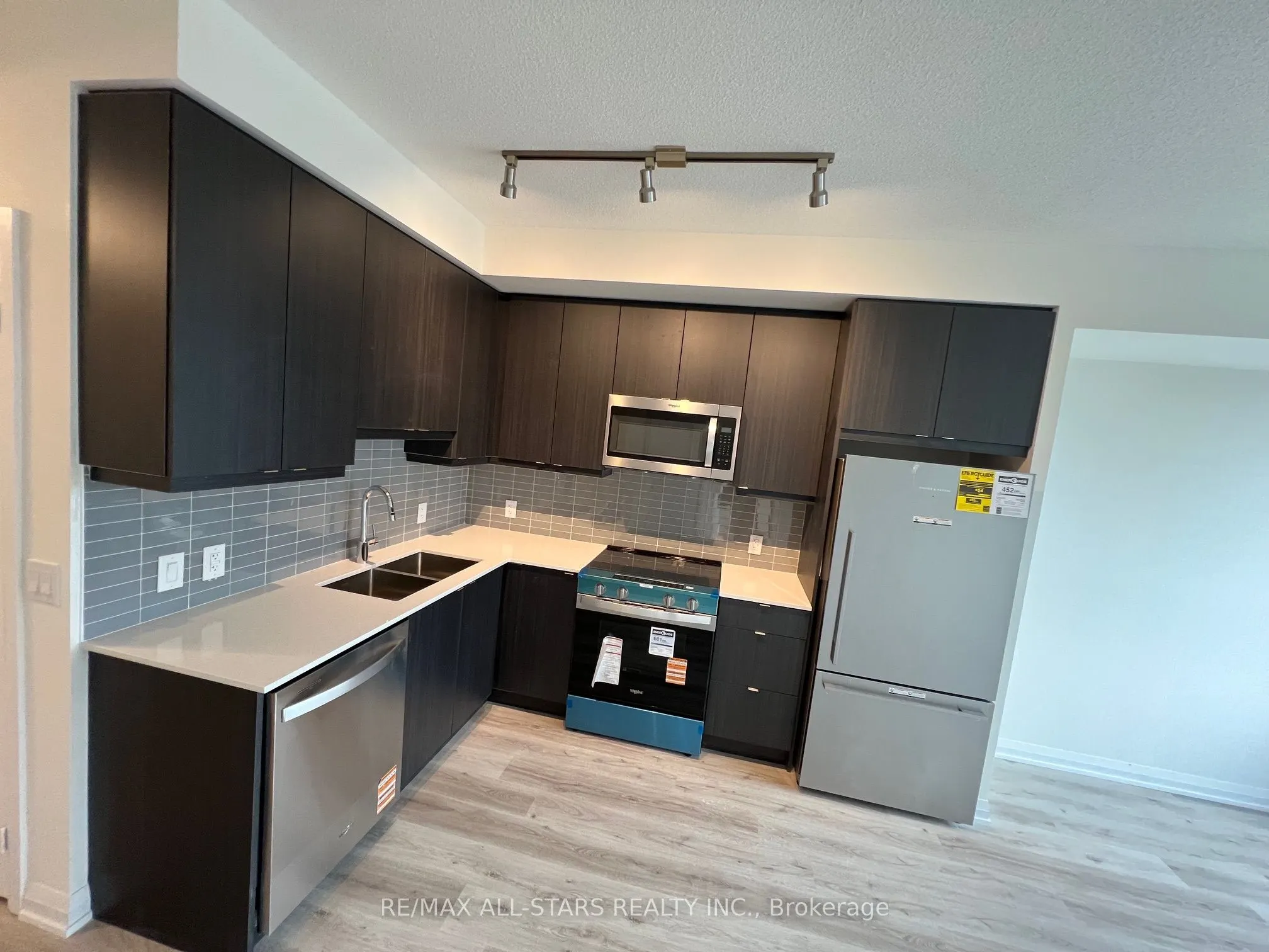 3260 Sheppard Avenue E, #1610
