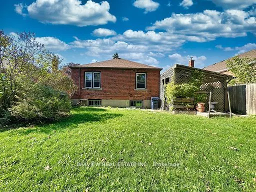 37 Princeway Drive S