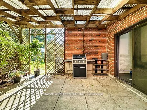 37 Princeway Drive S