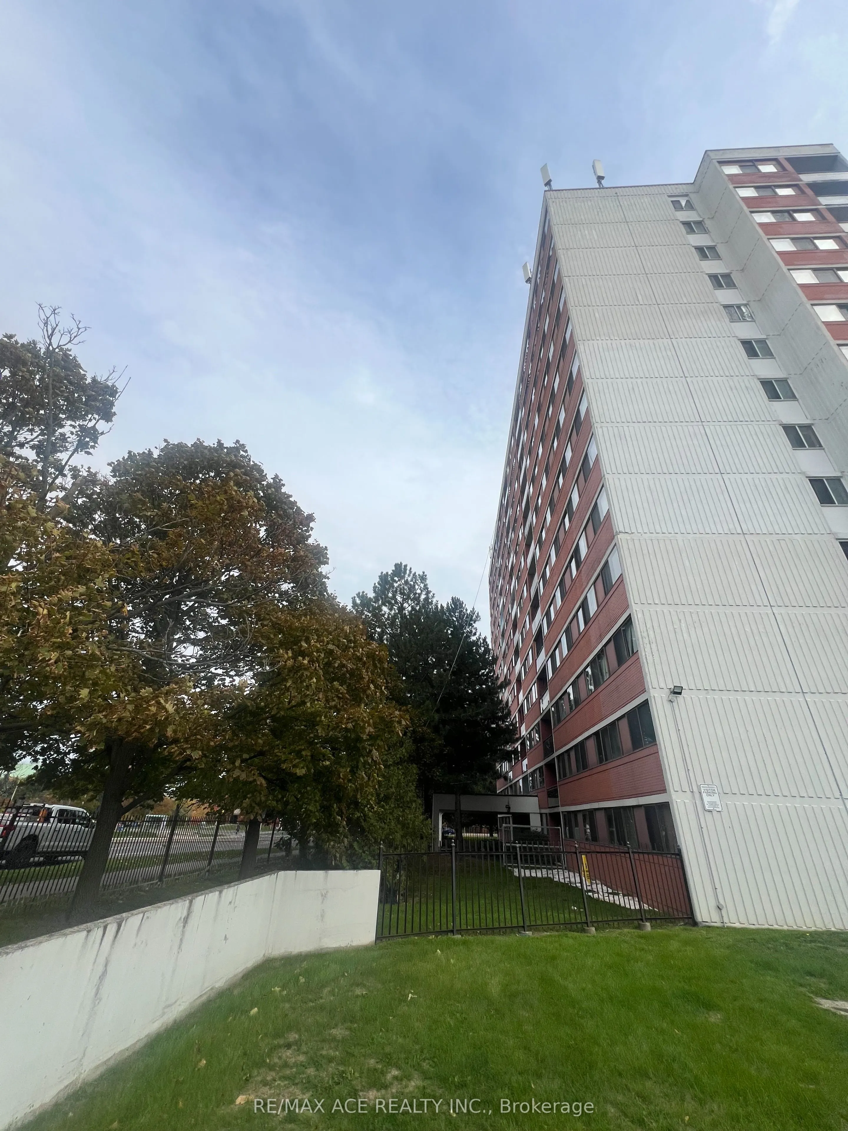 10 Tapscott Road, #1104