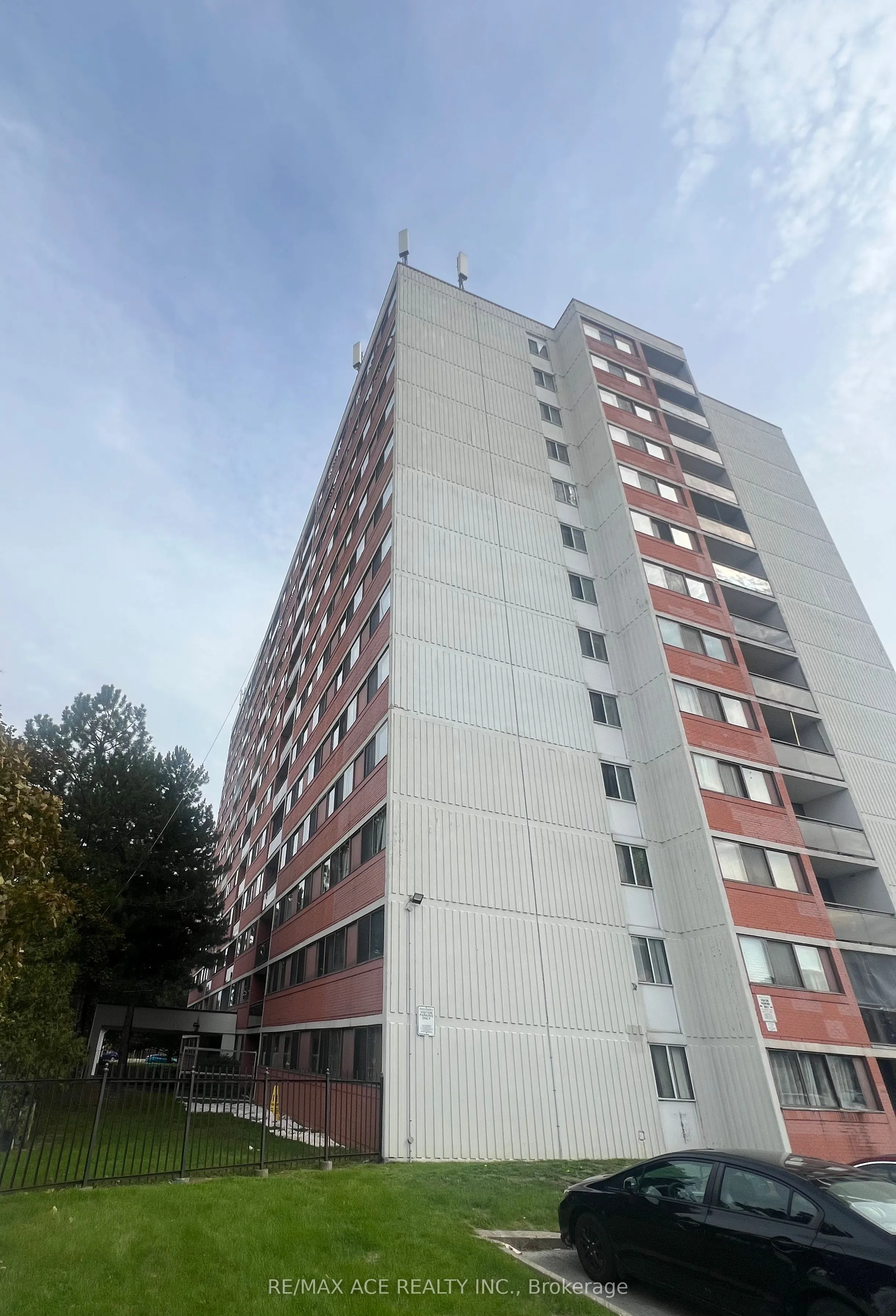 10 Tapscott Road, #1104