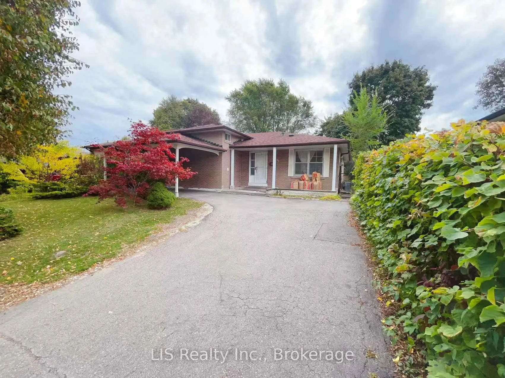65 Highcourt Crescent