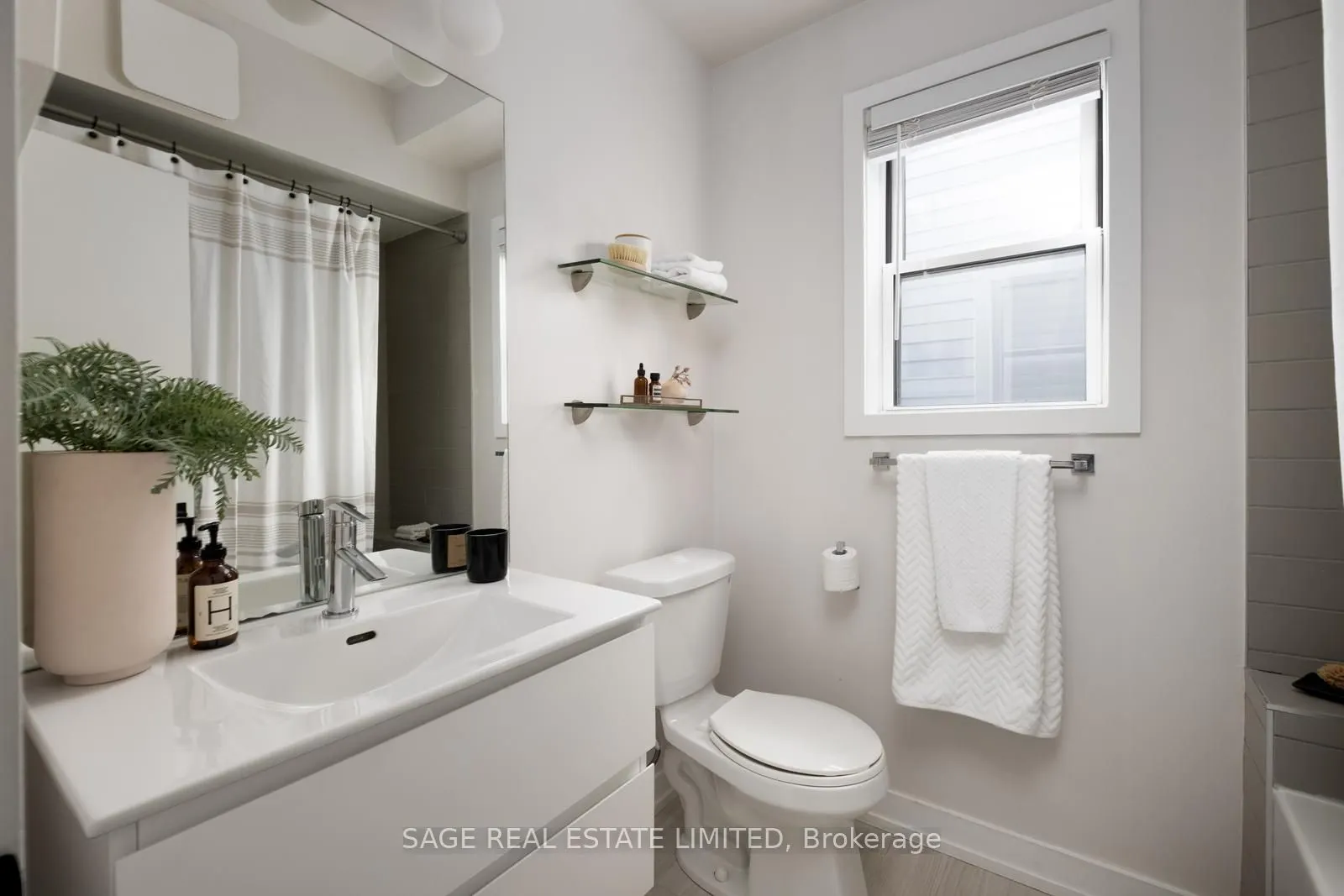 1321 Gerrard Street E, #8