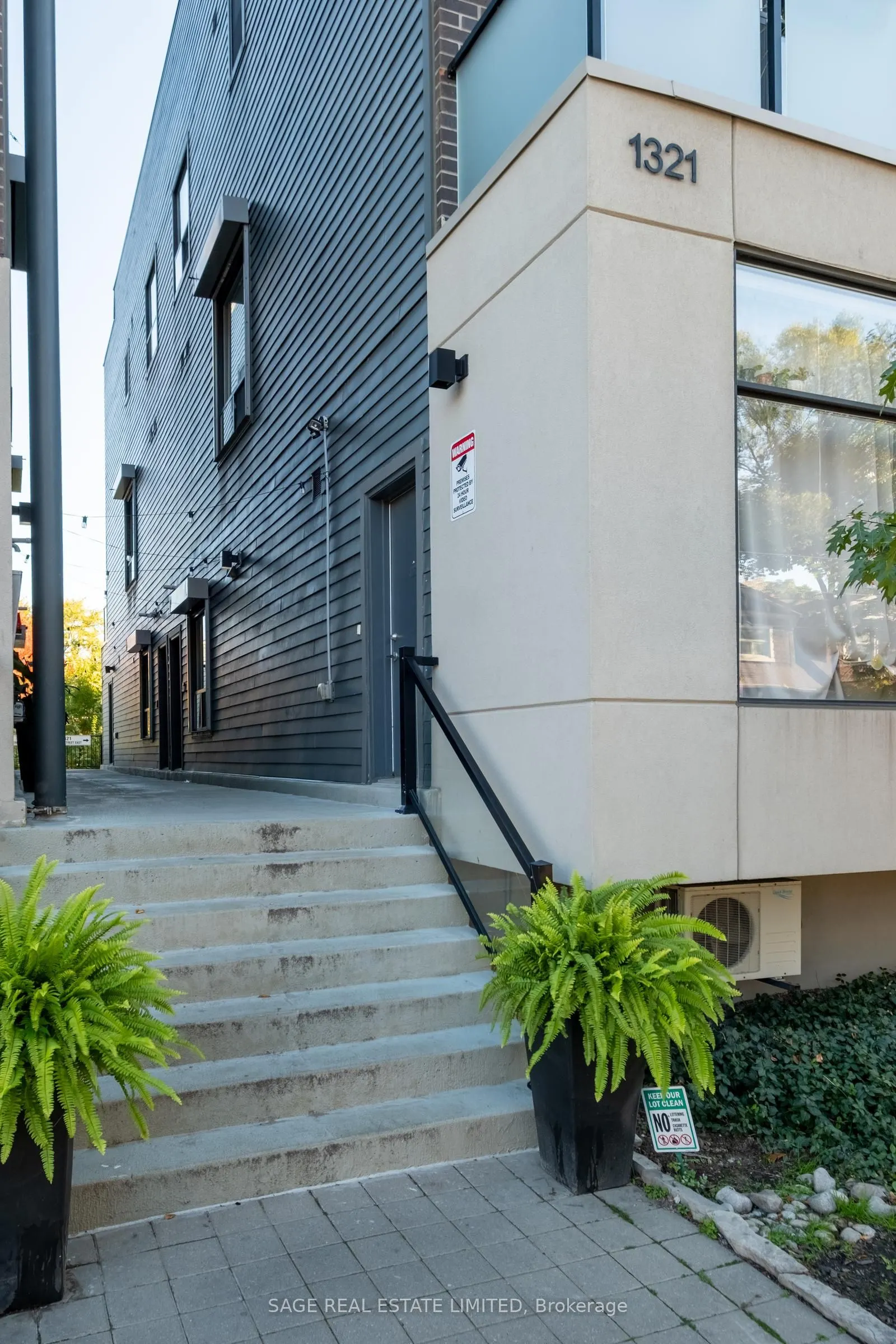 1321 Gerrard Street E, #8