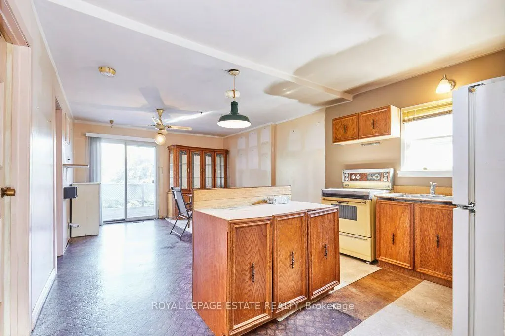 121 Galloway Road