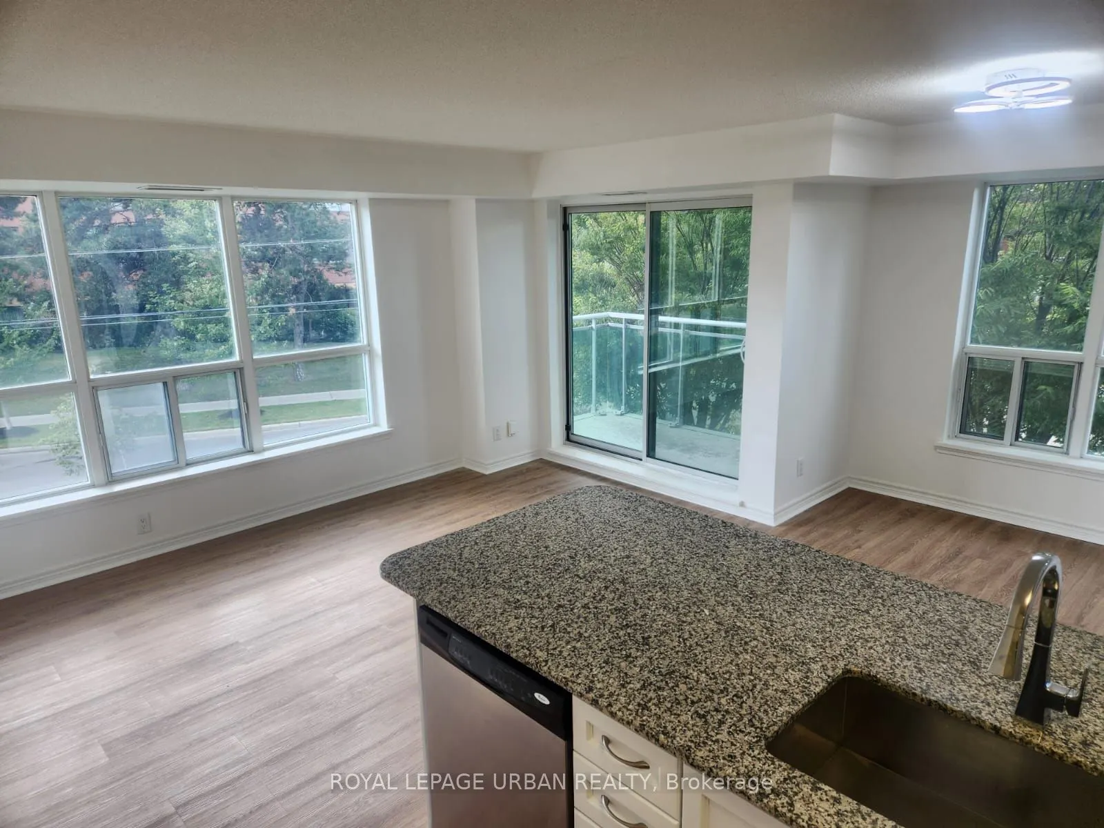 60 Fairfax Crescent, #211