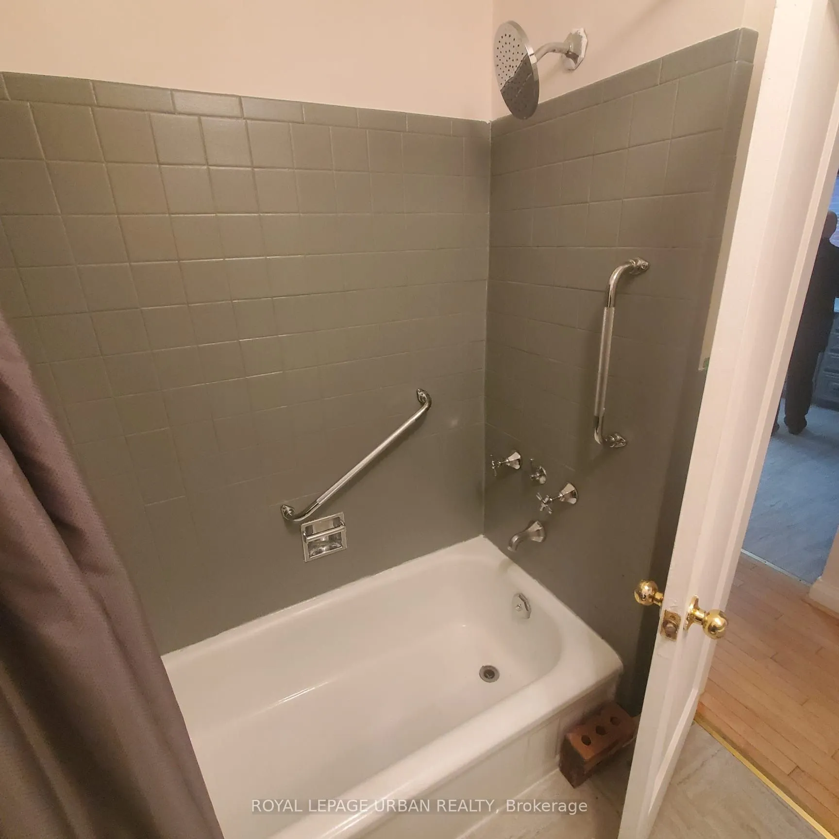 304 Linsmore Crescent