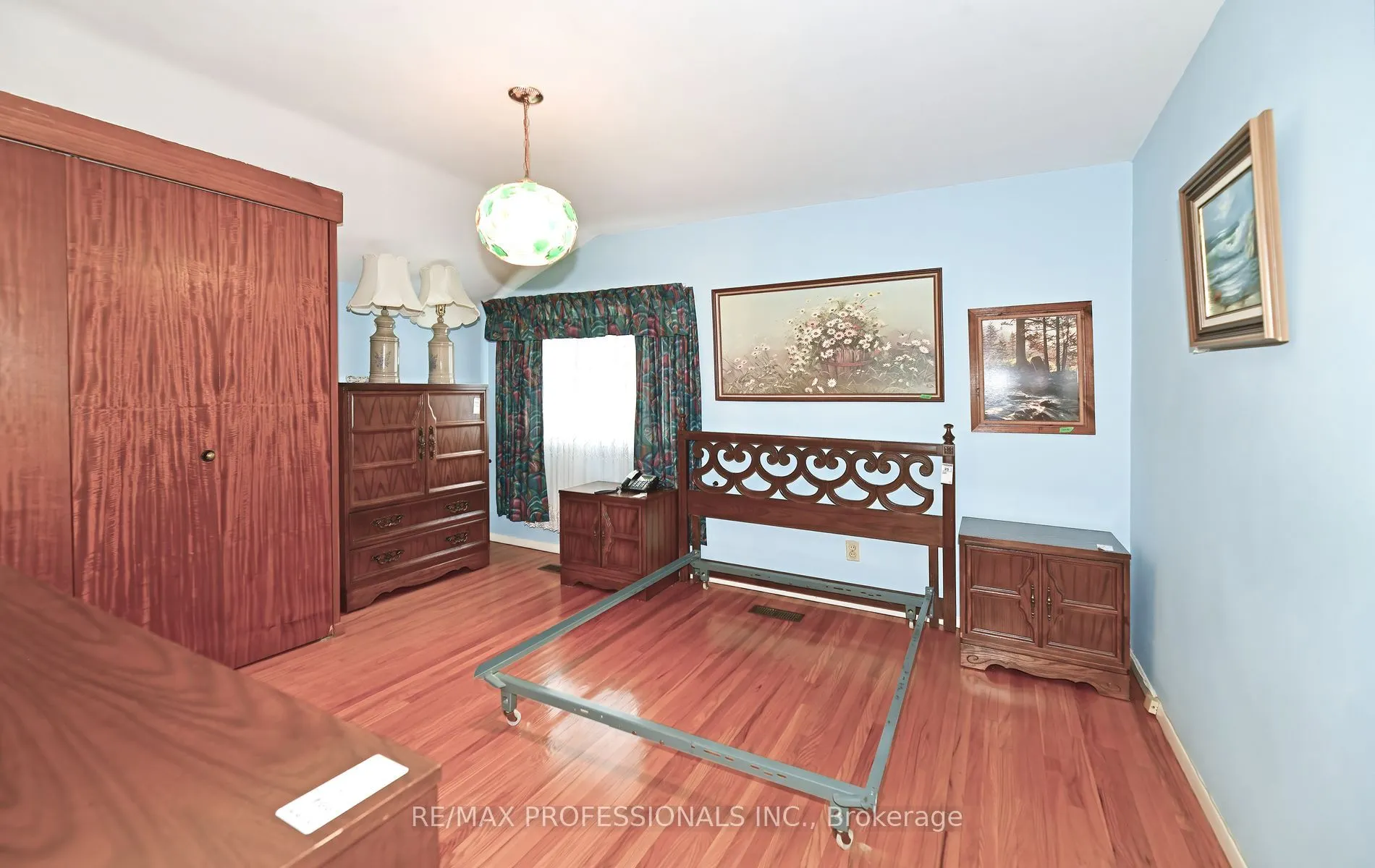 2 Lesterwood Crescent