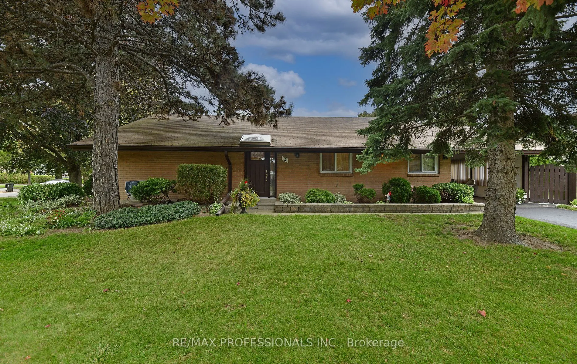 2 Lesterwood Crescent