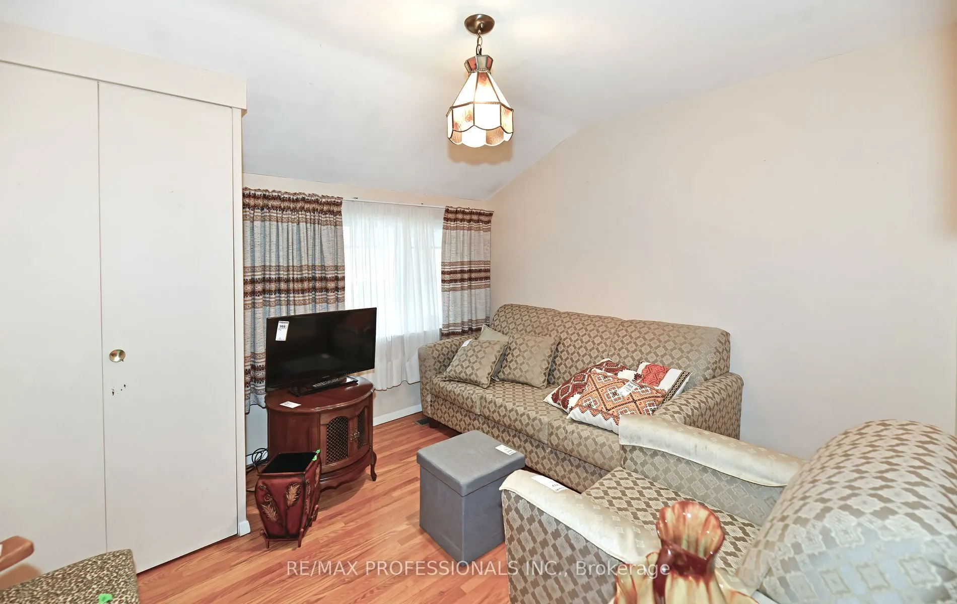 2 Lesterwood Crescent