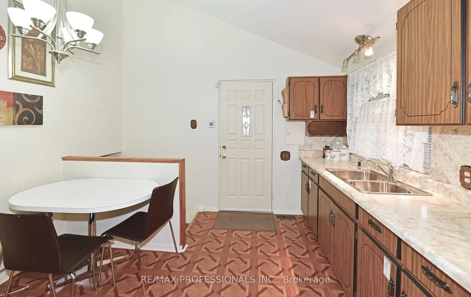 2 Lesterwood Crescent