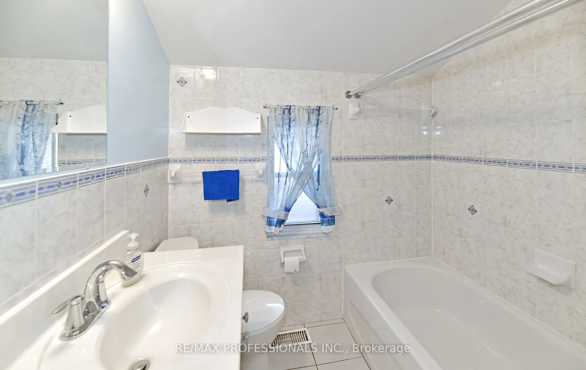 2 Lesterwood Crescent
